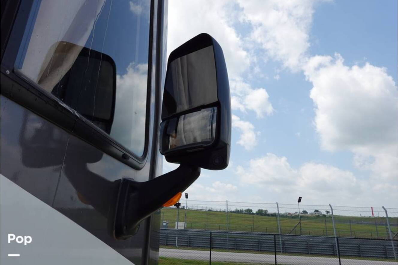 A photo of this 2016 Fleetwood Storm 35SK