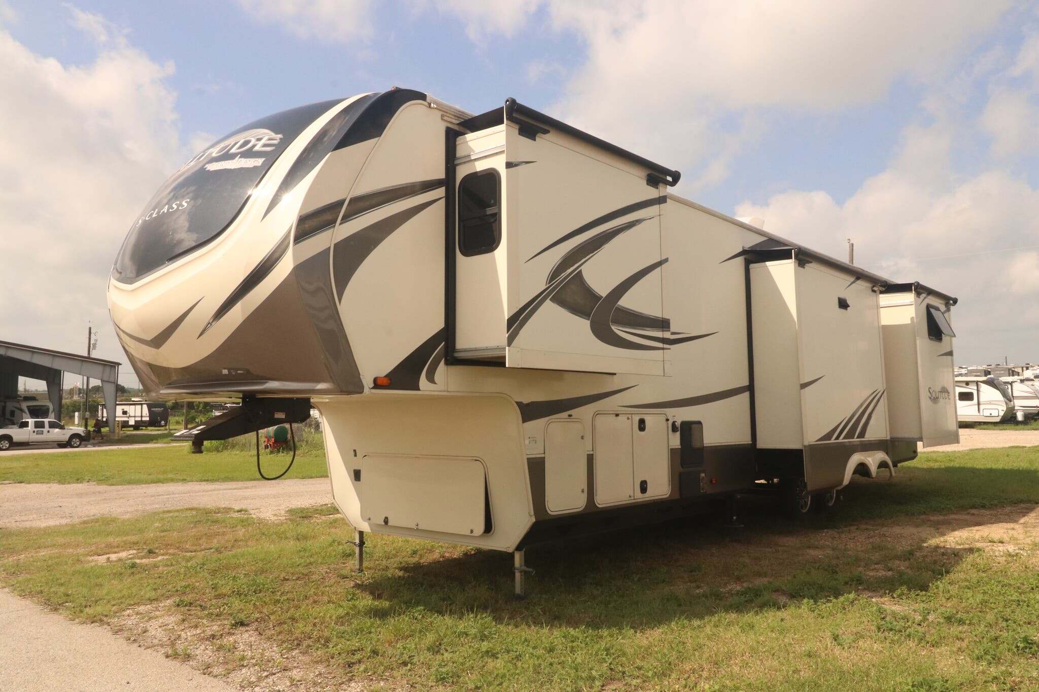 2020 Grand Design Solitude S-Class 3950BH-R in seguin TX