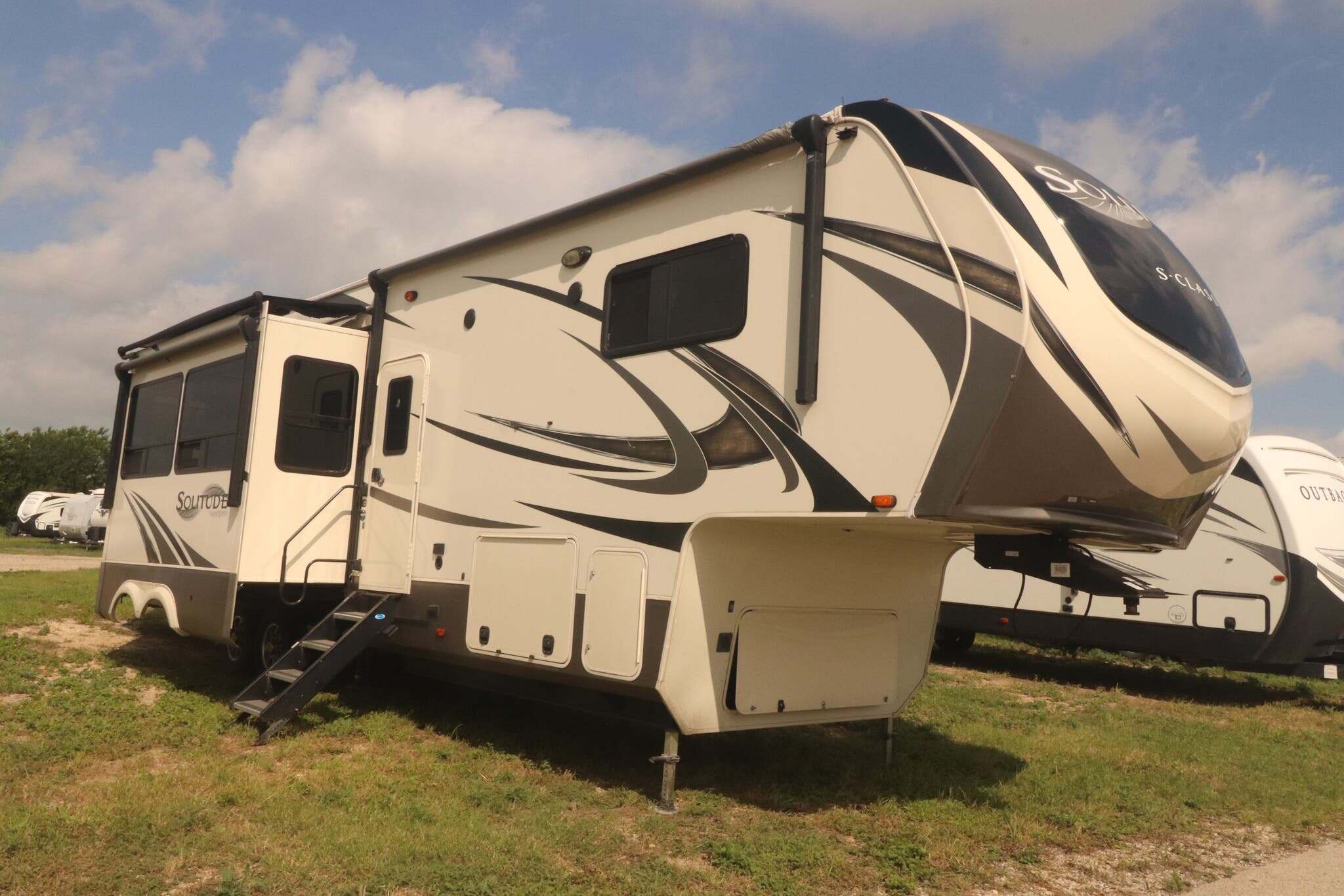 2020 Grand Design Solitude S-Class 3950BH-R in seguin TX