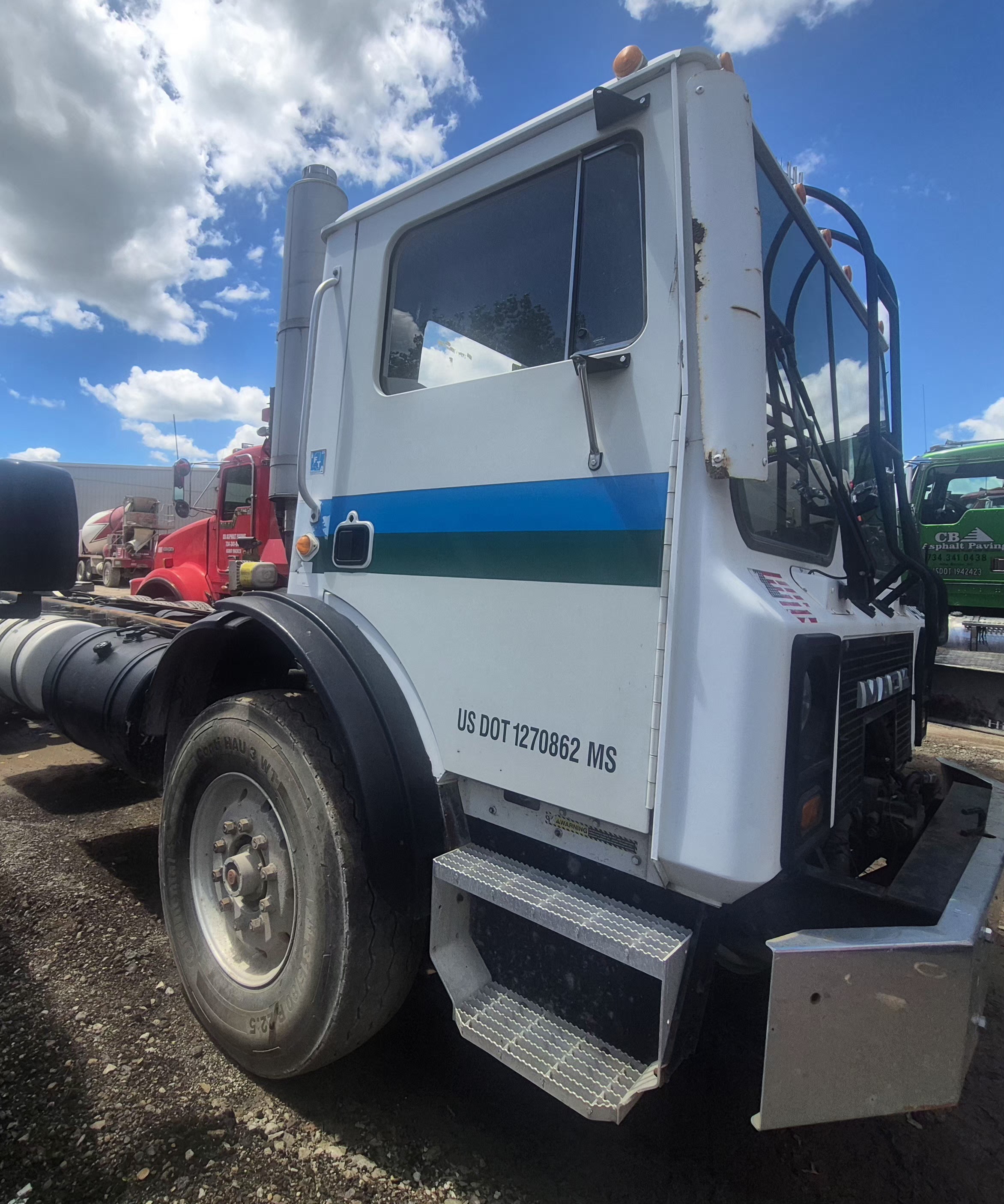 2006 MACK MR688S in New Boston, MI