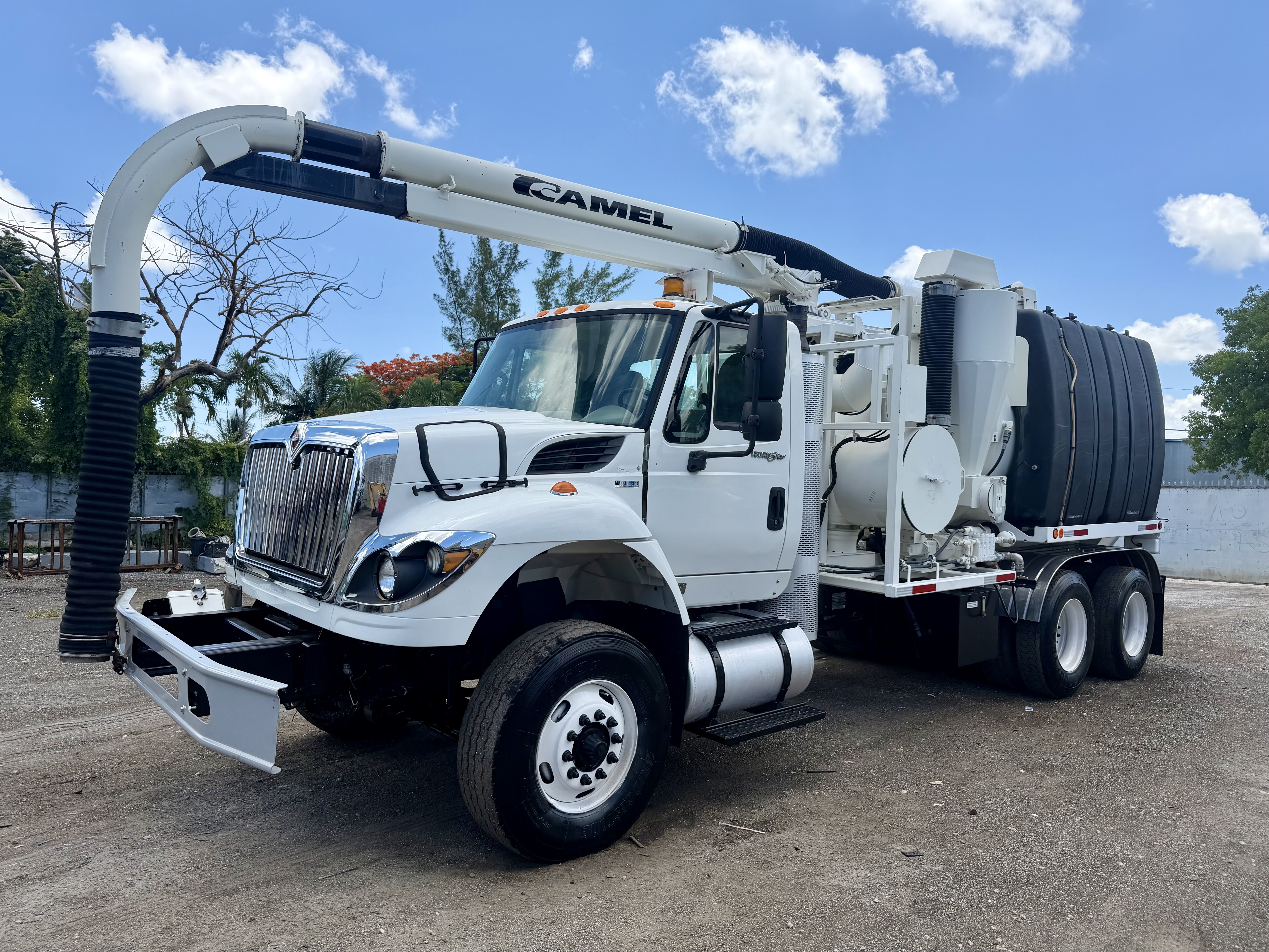 2011 INTERNATIONAL 7500 in Miami, FL