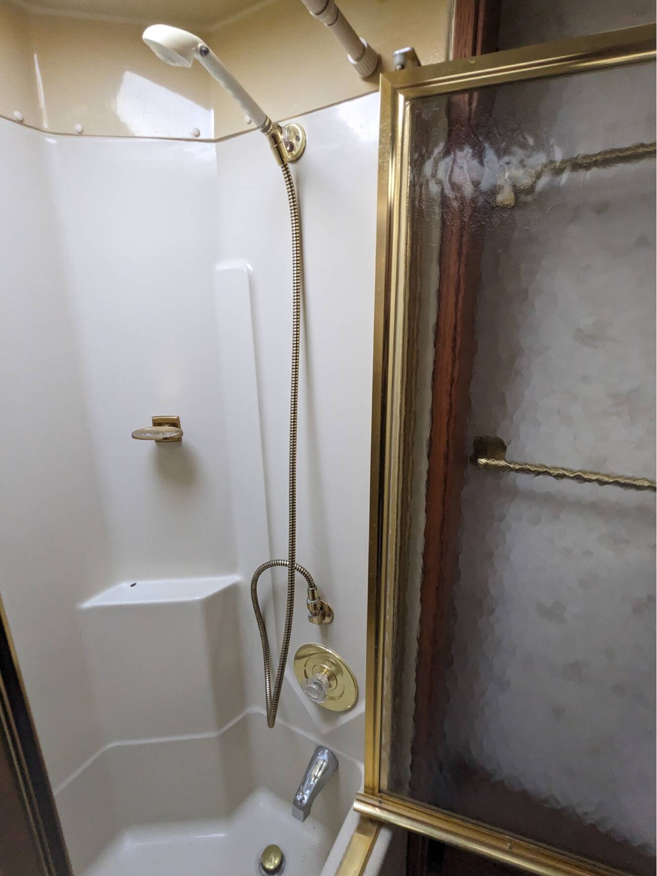 A photo of this 1987 Airstream 345