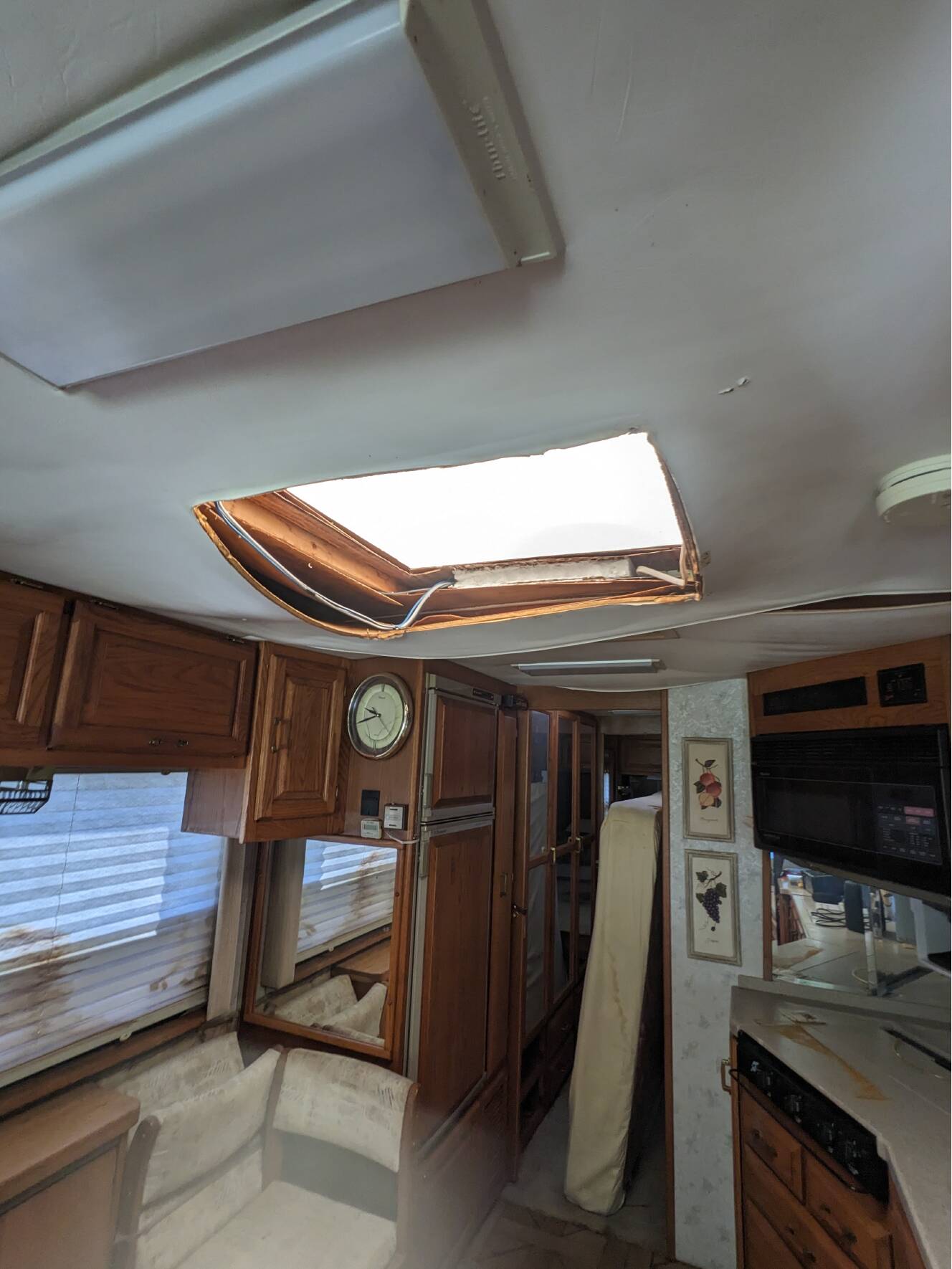 A photo of this 1987 Airstream 345