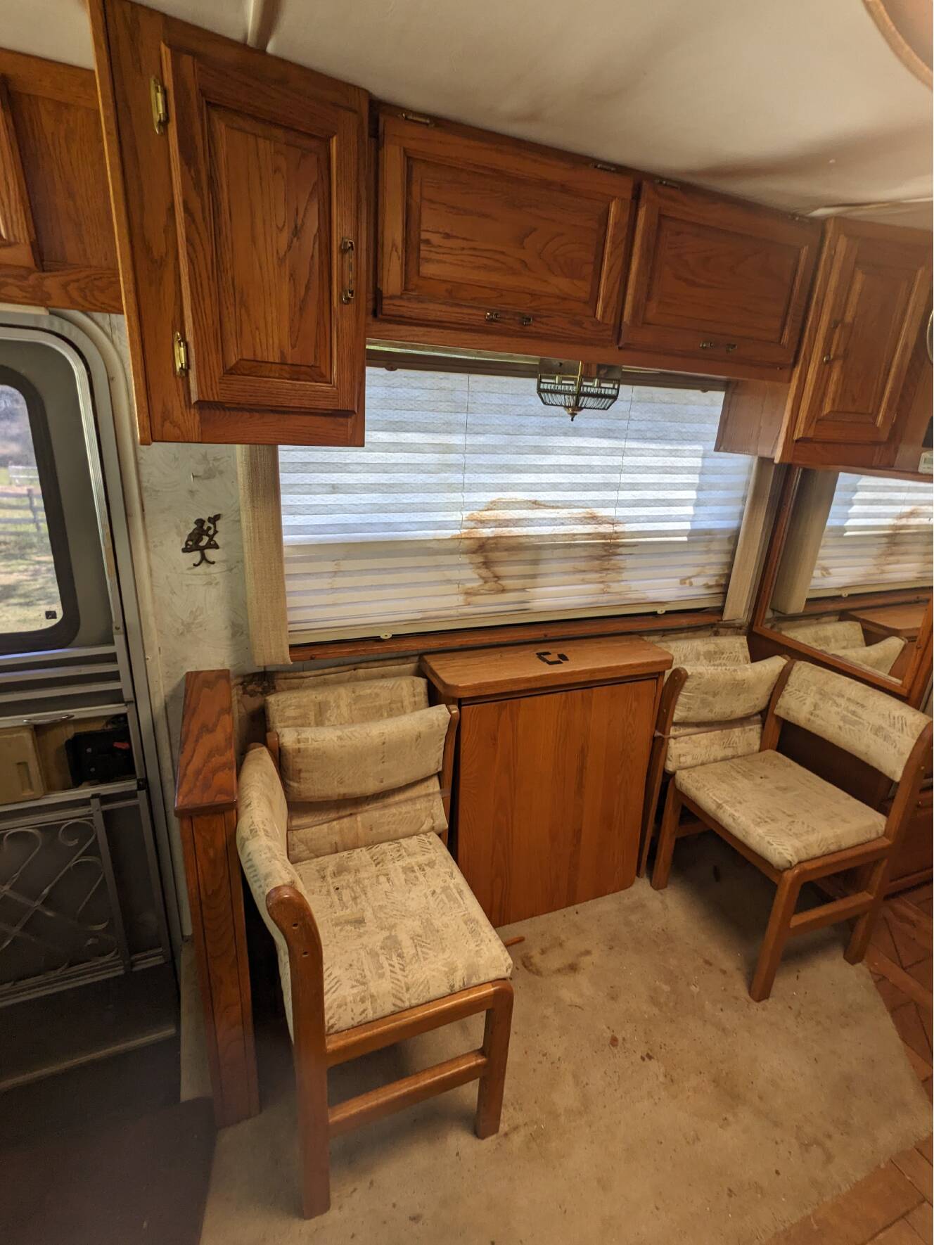 A photo of this 1987 Airstream 345