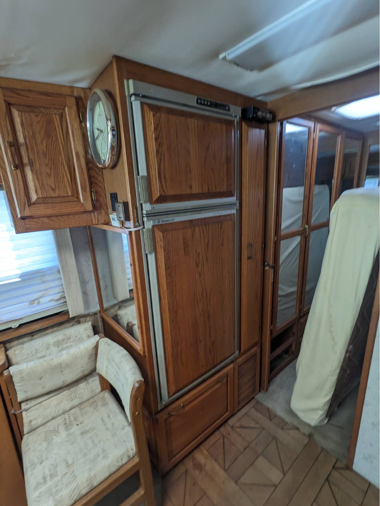 A photo of this 1987 Airstream 345