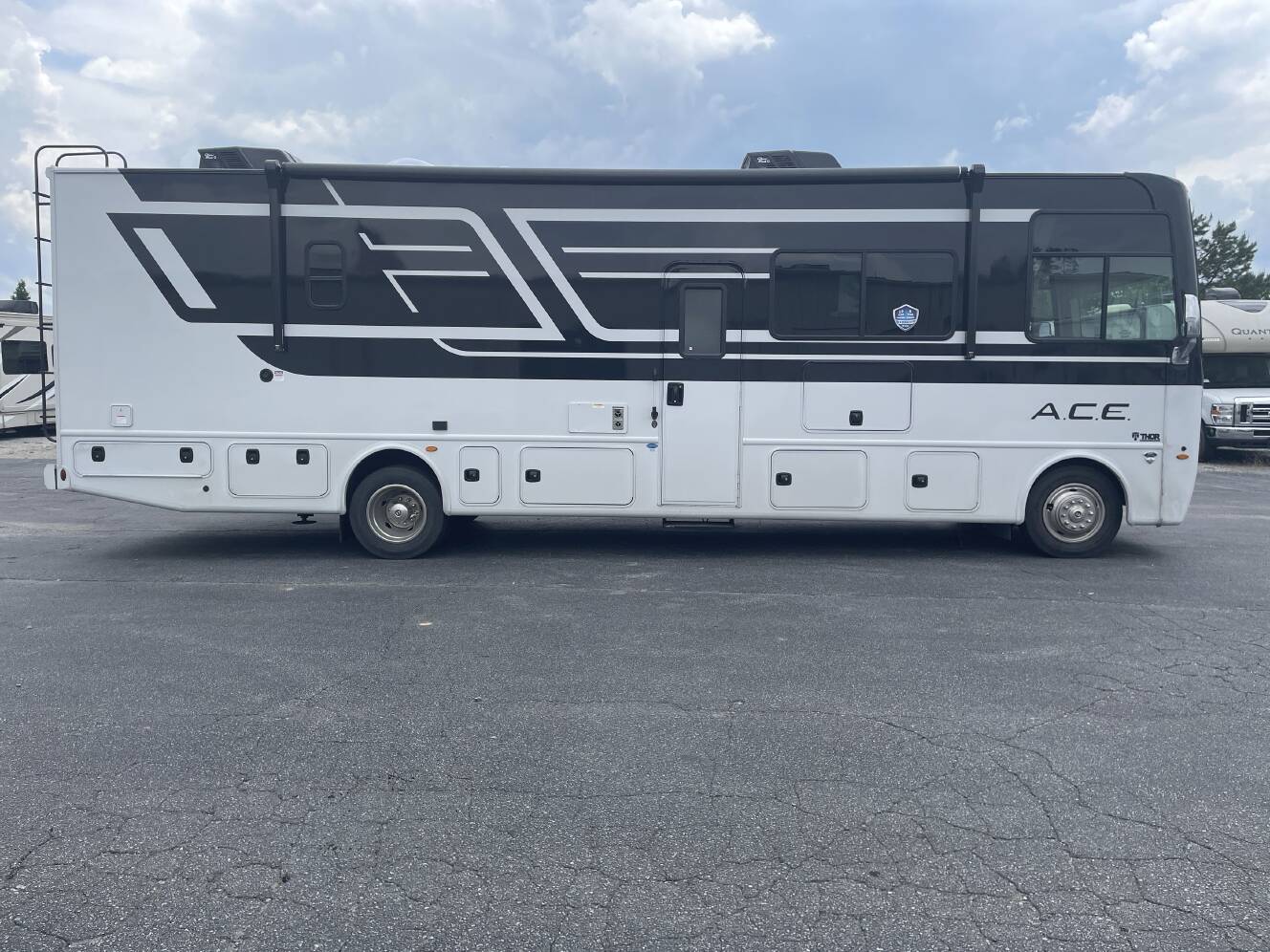 A photo of this 2027 Thor ACE 32B