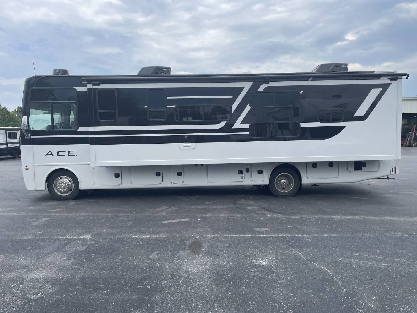 A photo of this 2027 Thor ACE 32B
