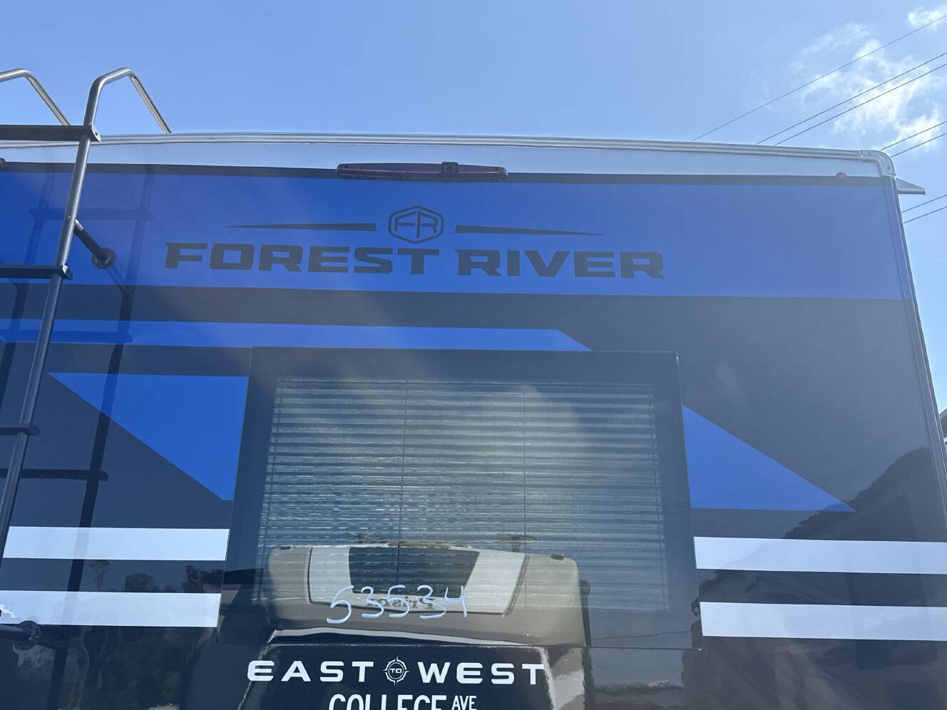 A photo of this 2027 East To West COLLEGE AVENUE 2701NS