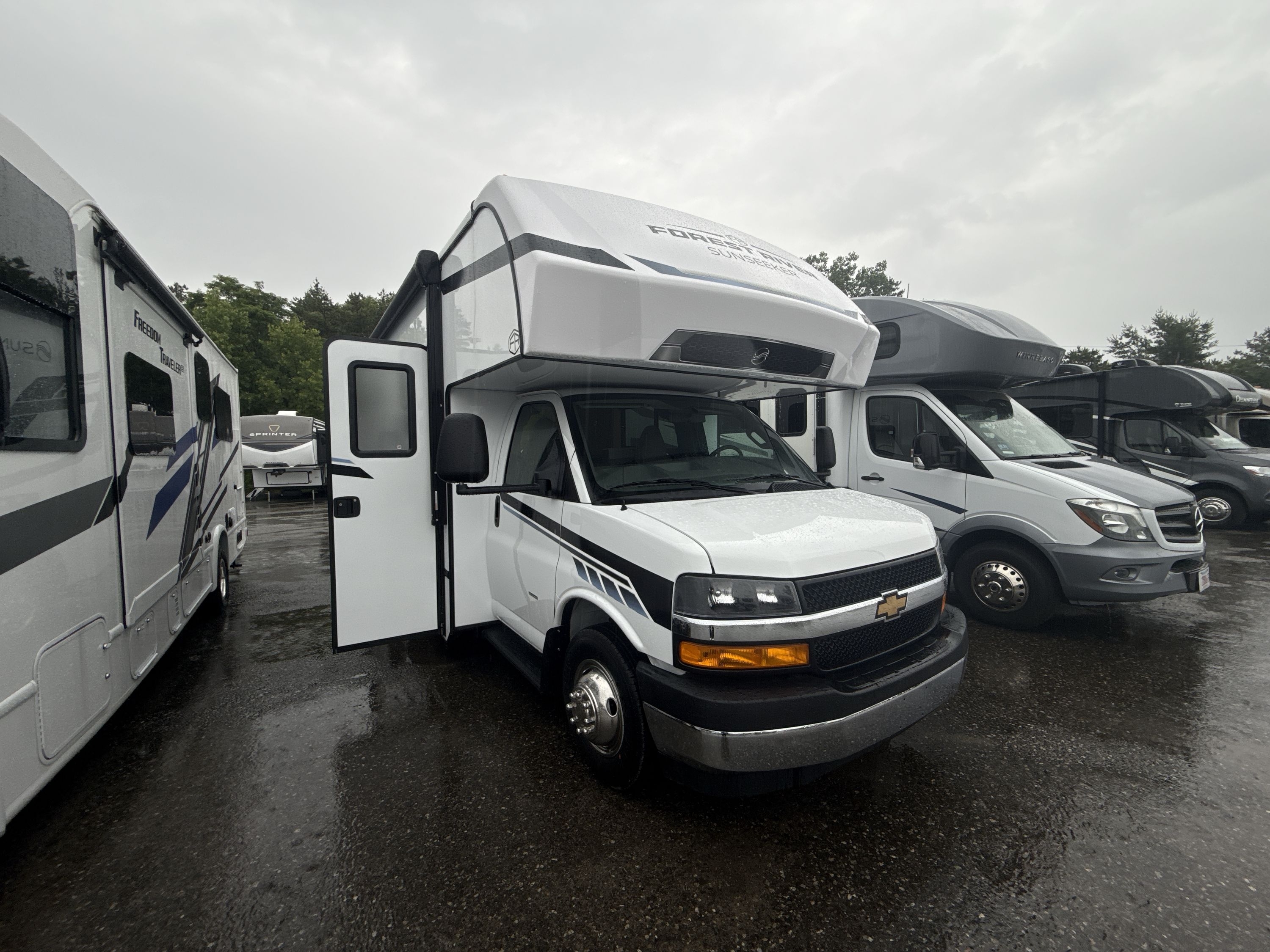 2027 Forest River SUNSEEKER LE 2250SC 2250LE in uxbridge MA