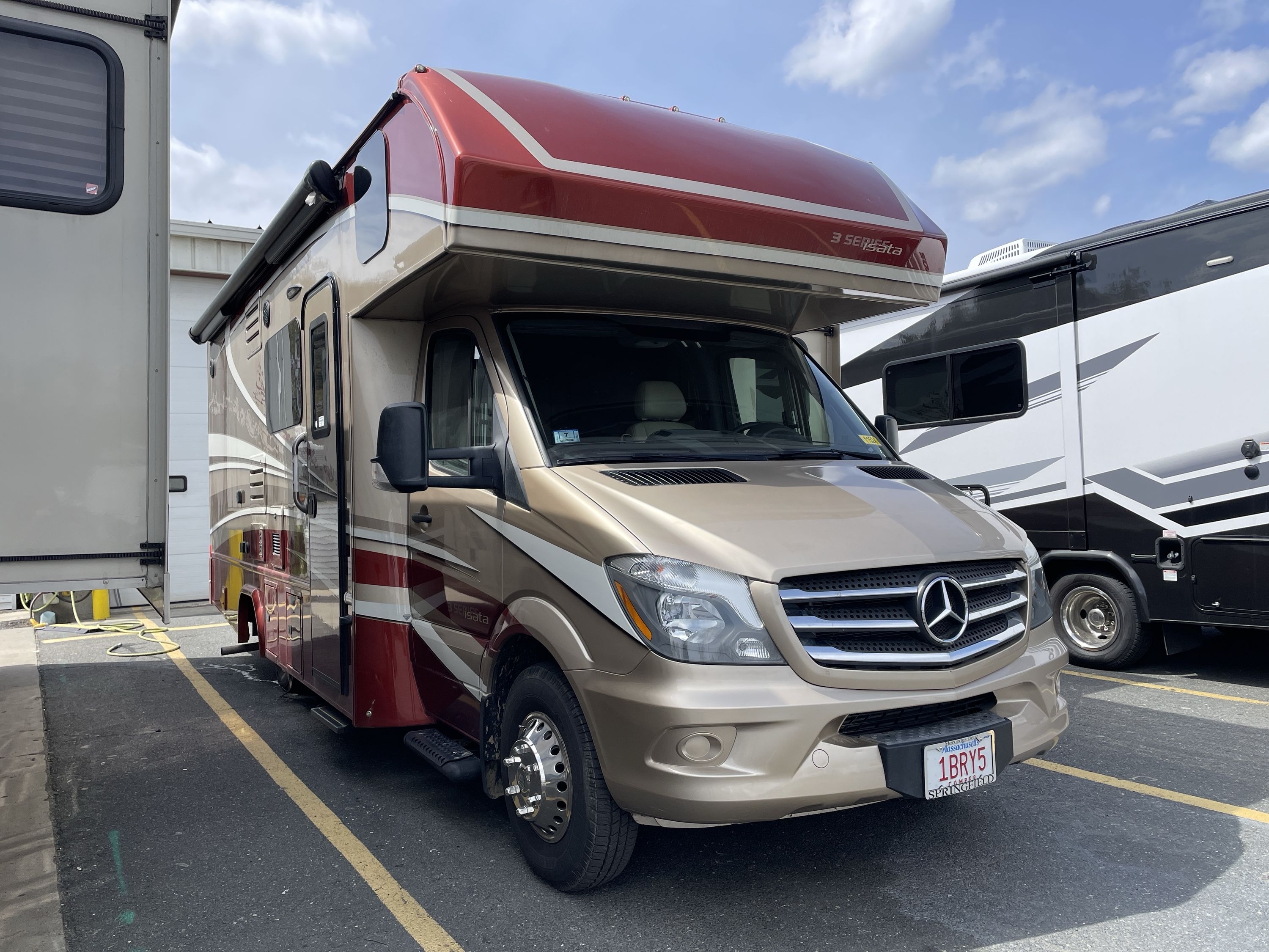 2018 Dynamax ISATA 3 24FWM RV