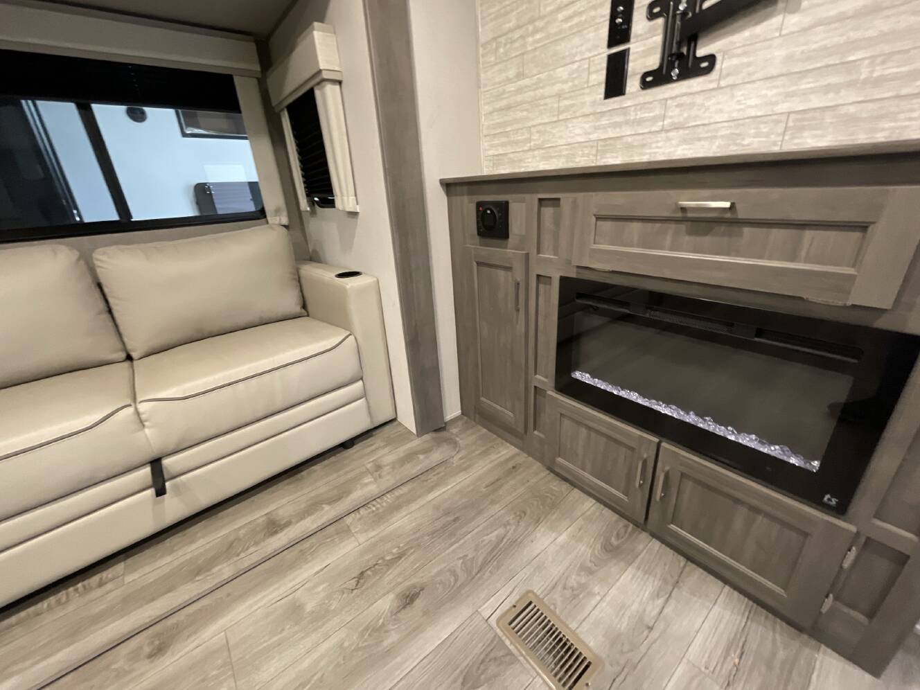 A photo of this 2024 Coachmen CATALINA LEGACY 303RKDS