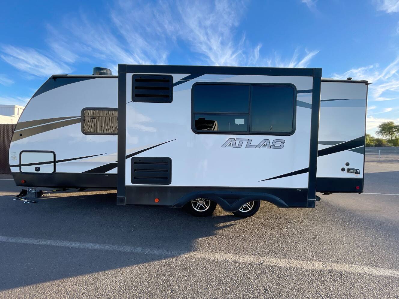 A photo of this 2021 Dutchmen ATLAS 2202RB