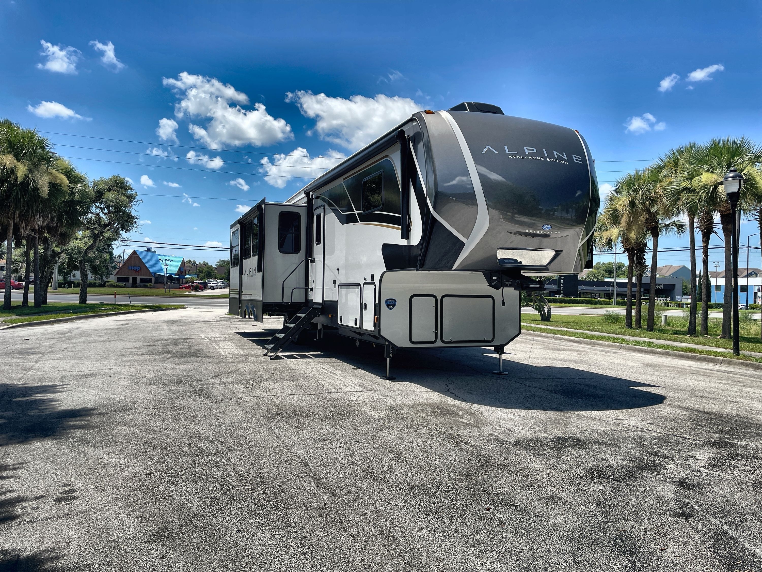 2025 Keystone AVALANCHE 366LS RV