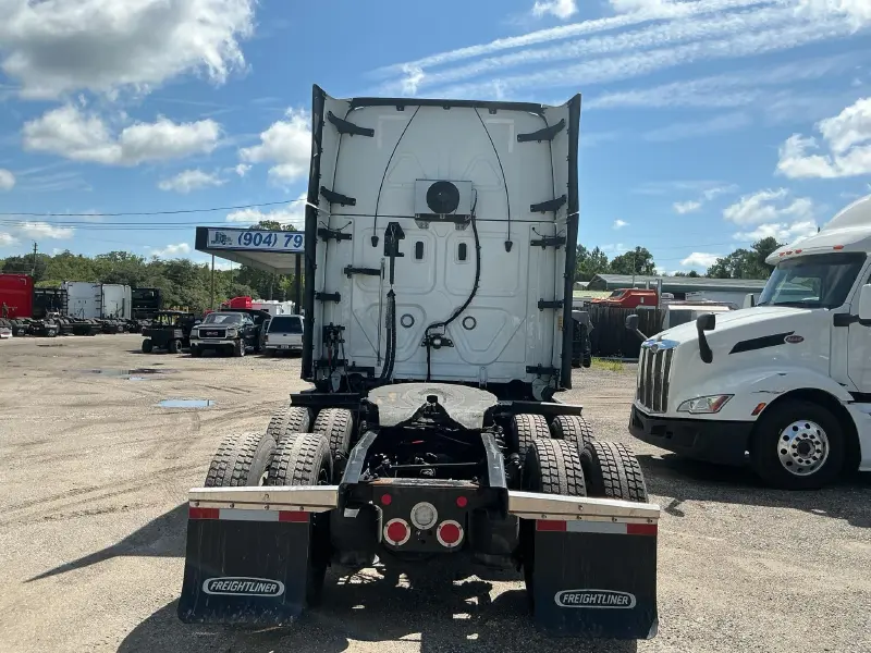 2022 FREIGHTLINER CASCADIA 126