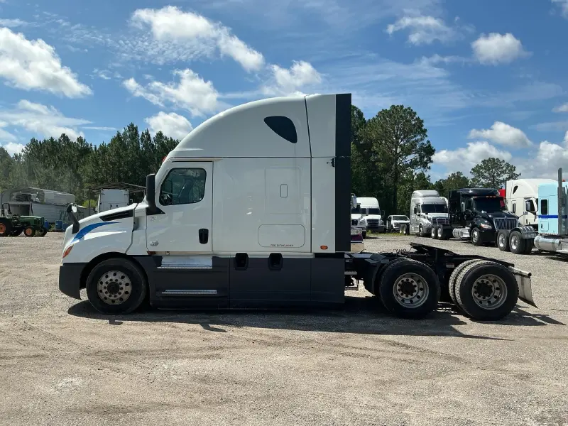 2022 FREIGHTLINER CASCADIA 126