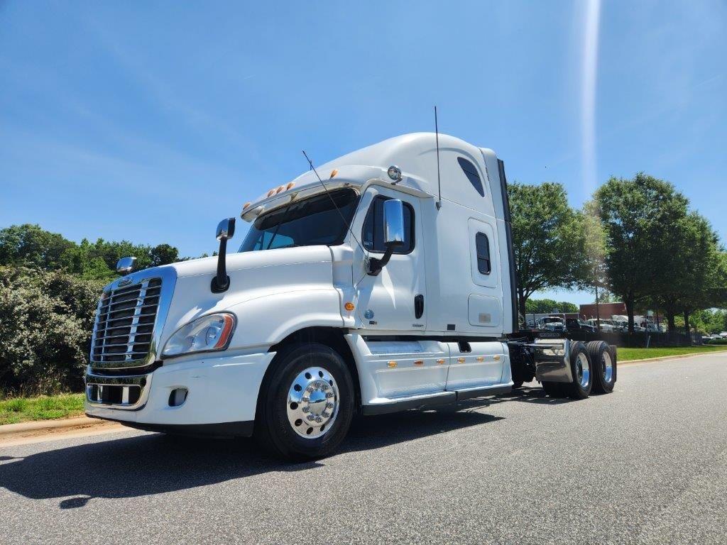 2011 FREIGHTLINER CASCADIA 125 in Port Wentworth, GA