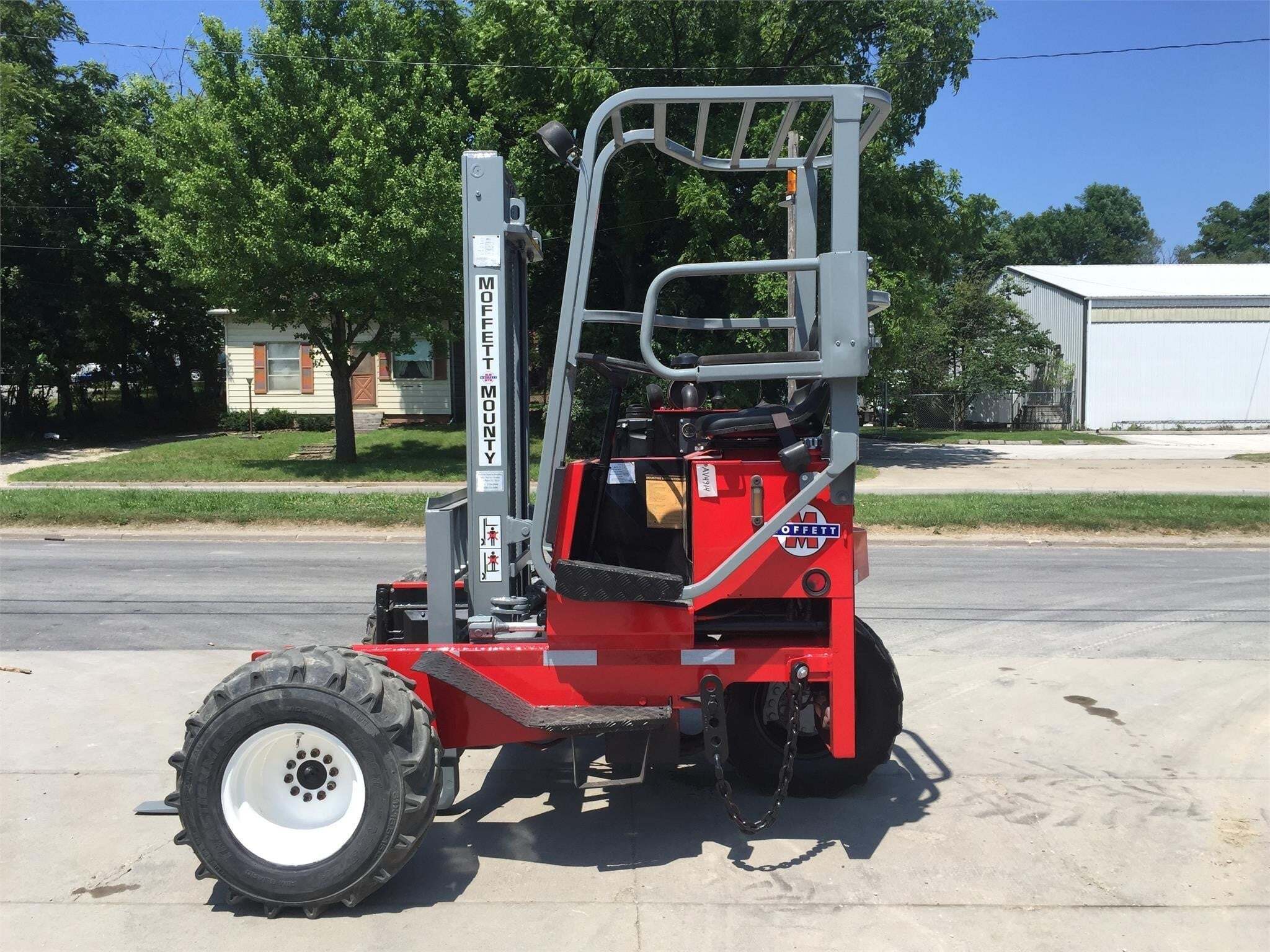2004 MOFFETT M5500 in Des Moines, IA
