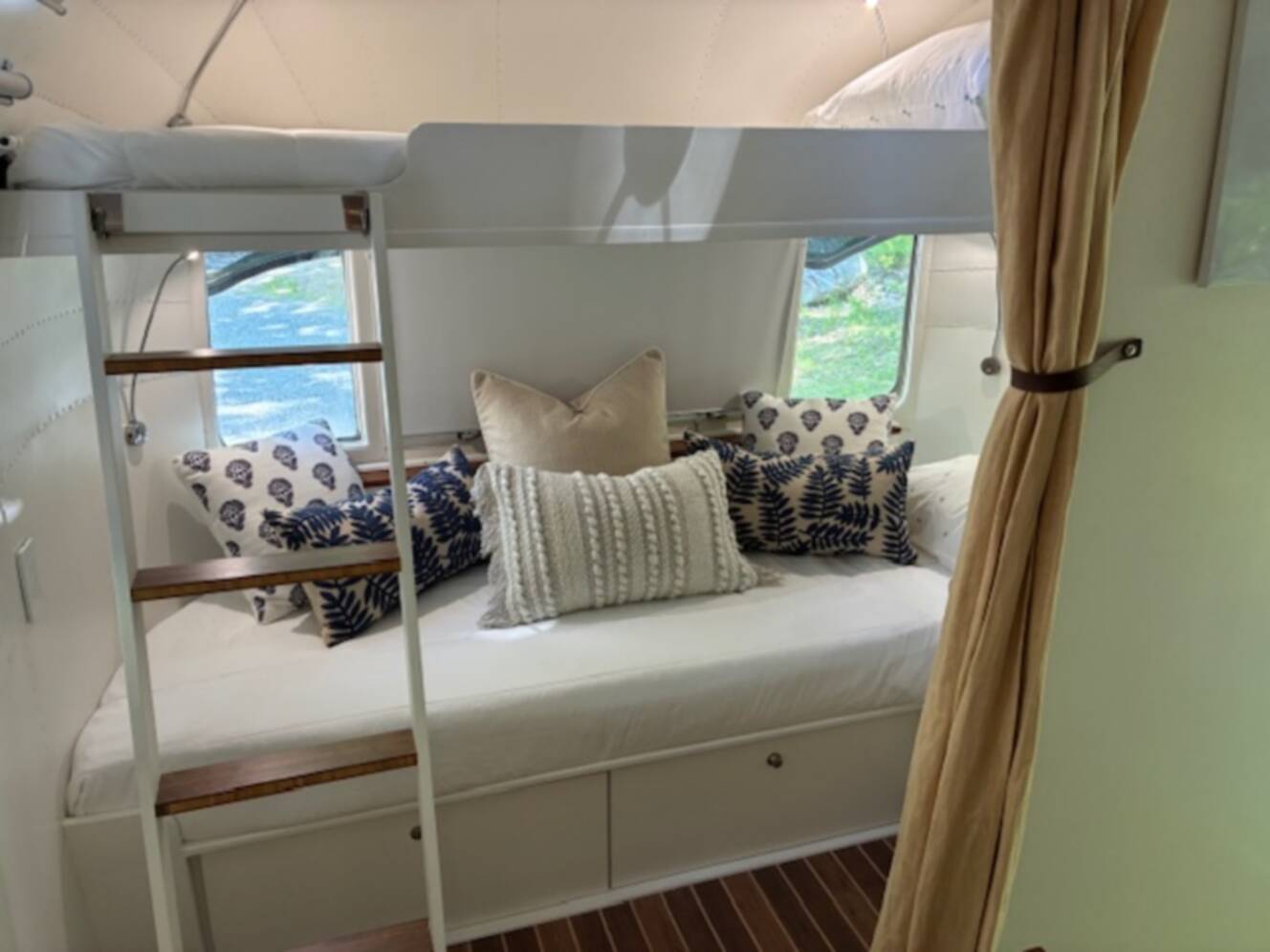 A photo of this 1979 Airstream AMBASSADOR 28D