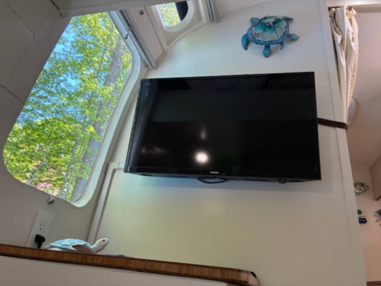 A photo of this 1979 Airstream AMBASSADOR 28D