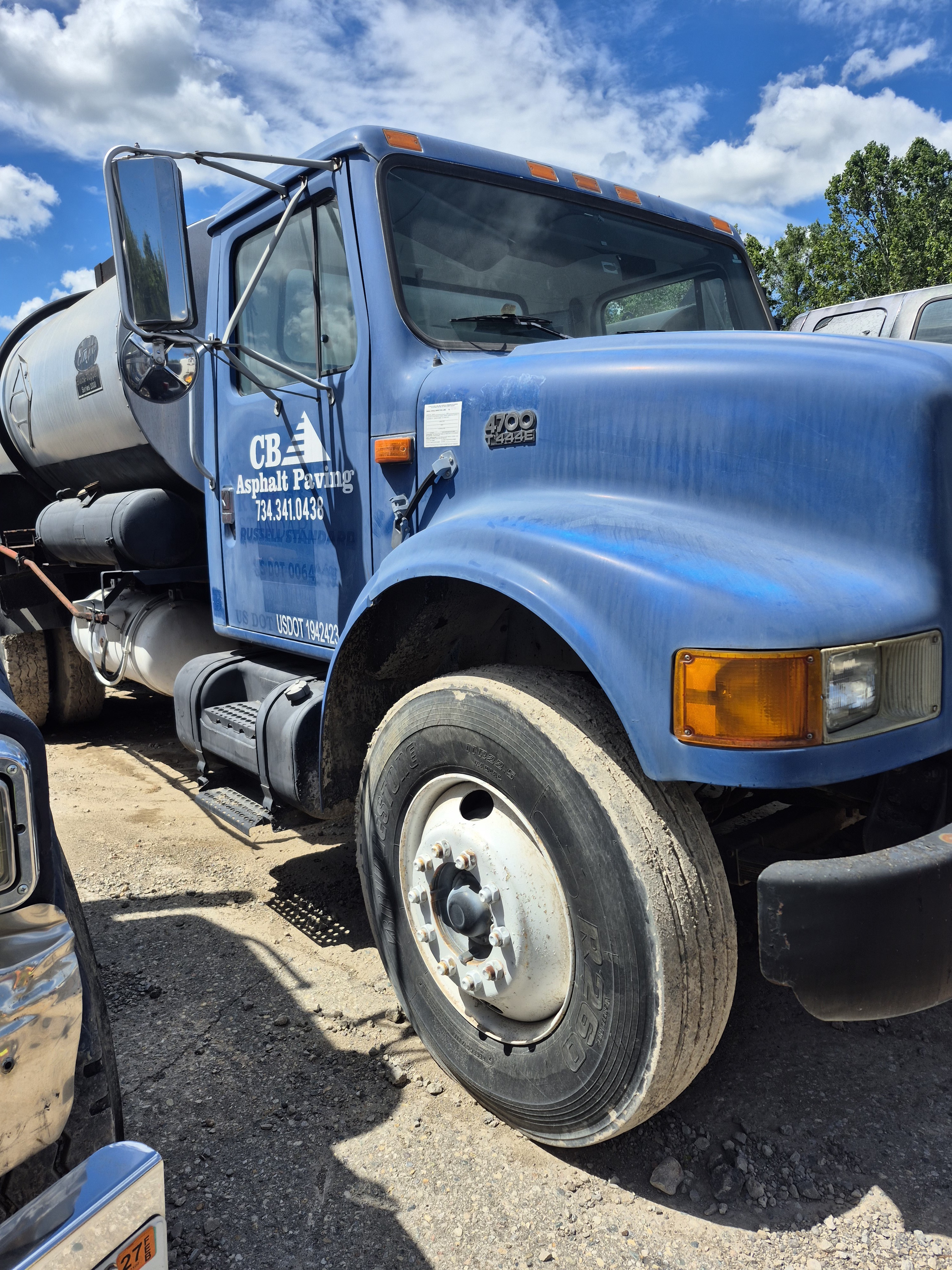 1997 INTERNATIONAL 4700 in New Boston, MI