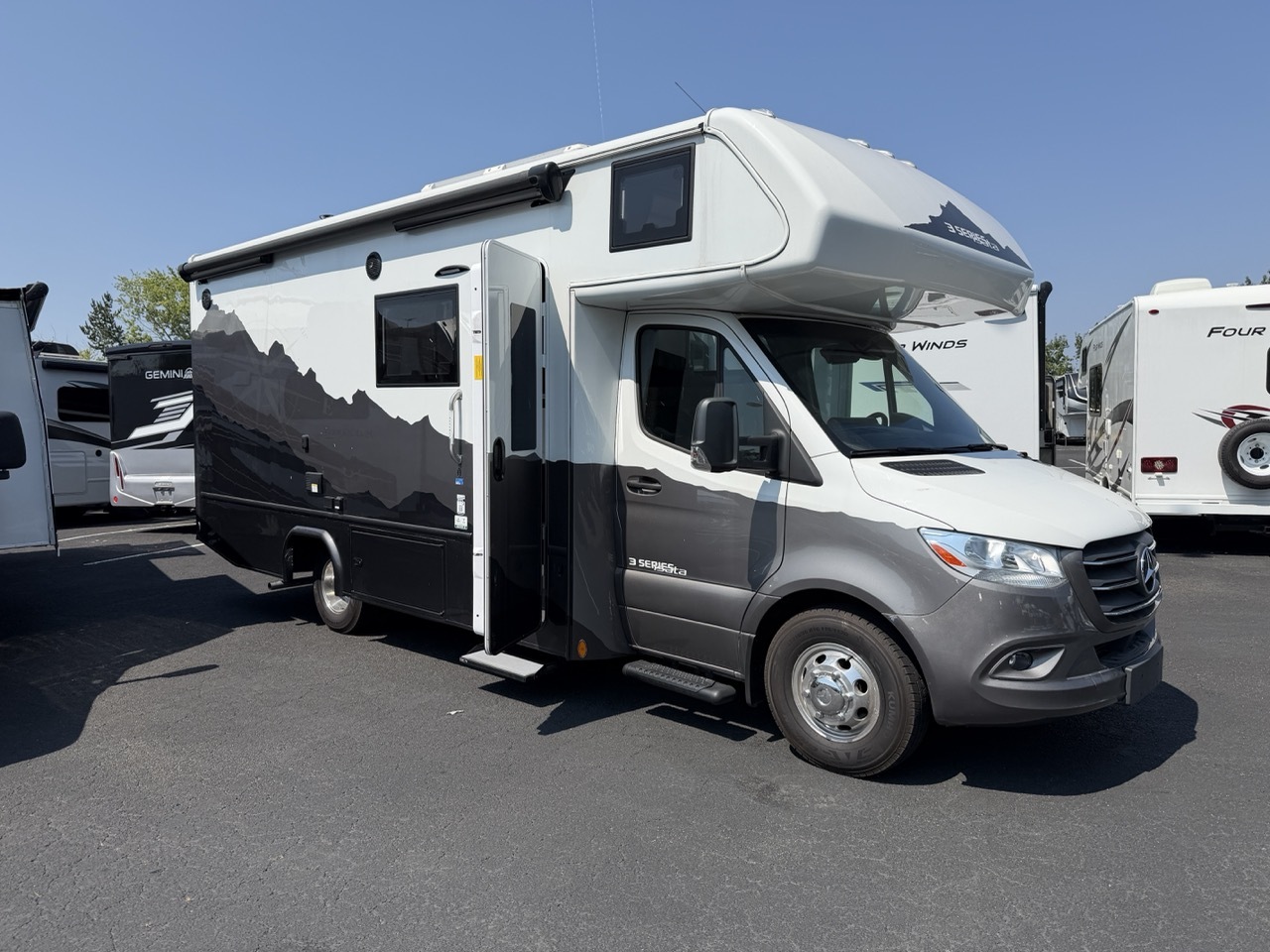 2025 Dynamax Corp Isata 3 Series 24FW in fife WA