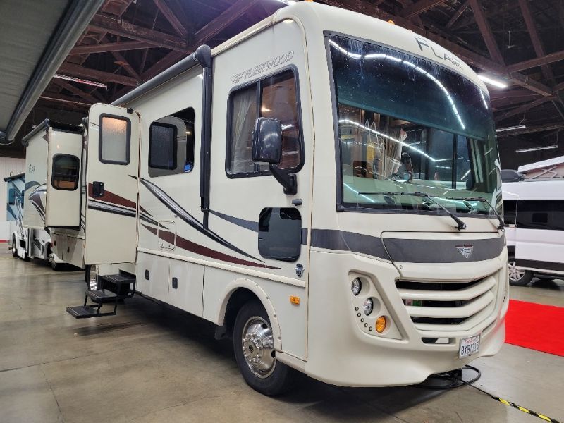 2017 Fleetwood Flair LXE 30U RV