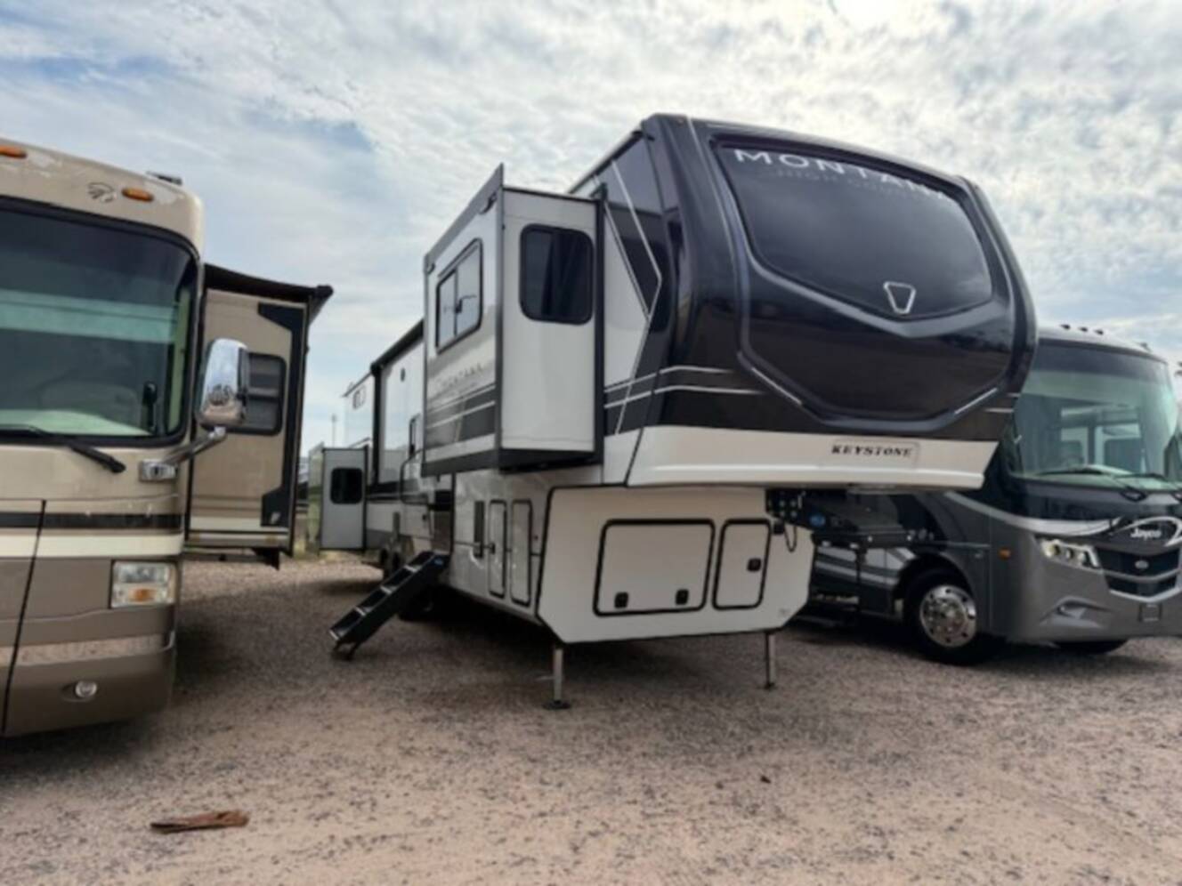 A photo of this 2026 Keystone Montana High Country 377FL