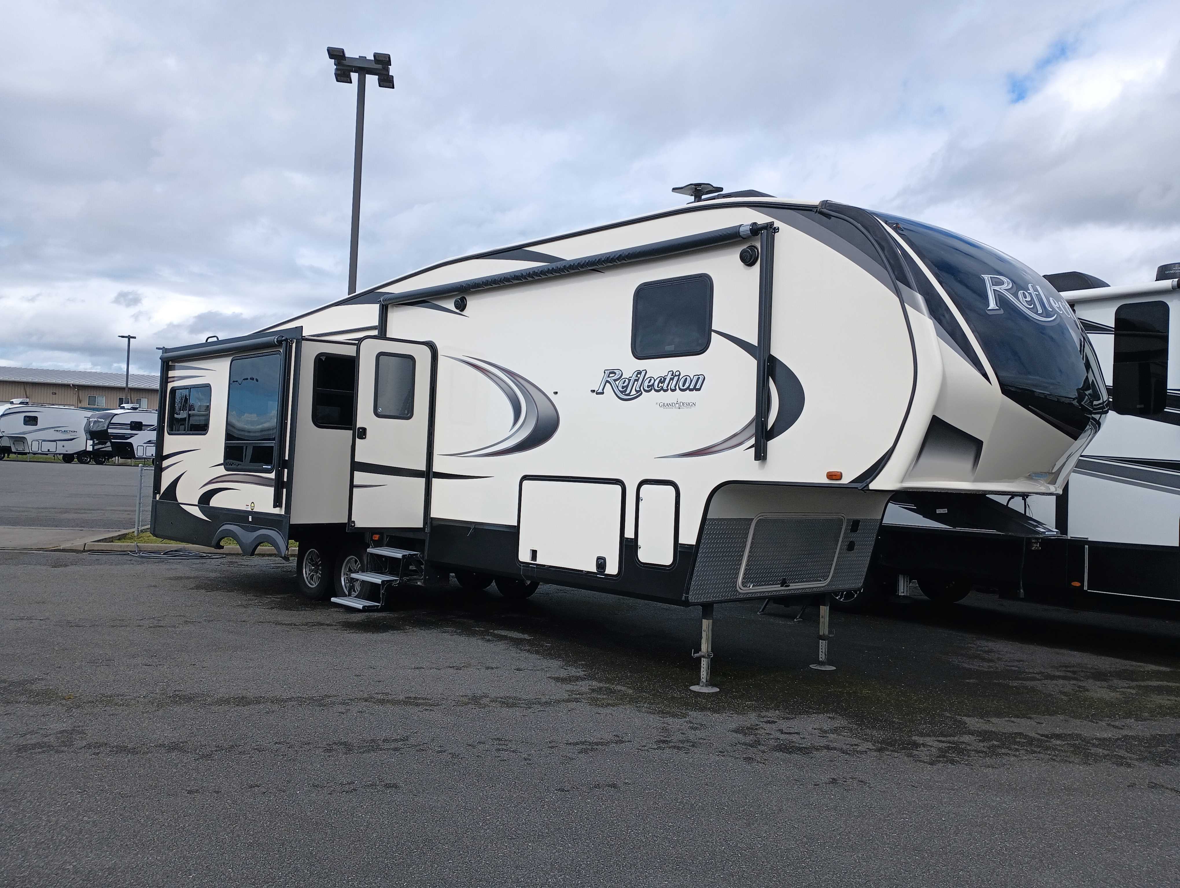 2019 Grand Design Reflection 337RLS in fife WA