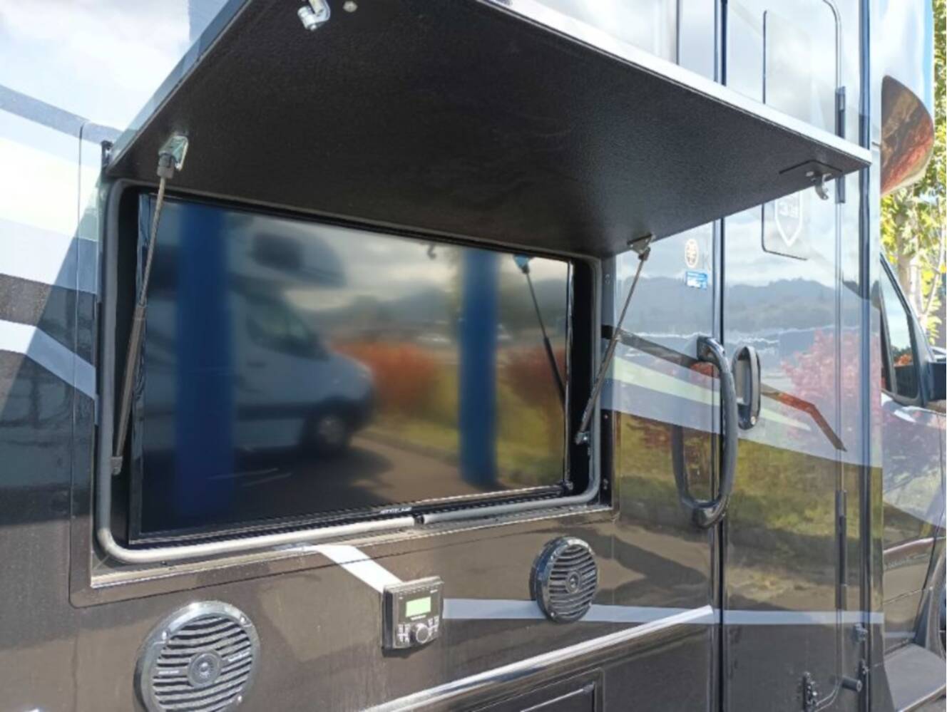 A photo of this 2026 Grand Design Lineage Series M 25TK