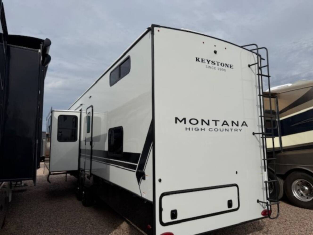 A photo of this 2026 Keystone Montana High Country 377FL