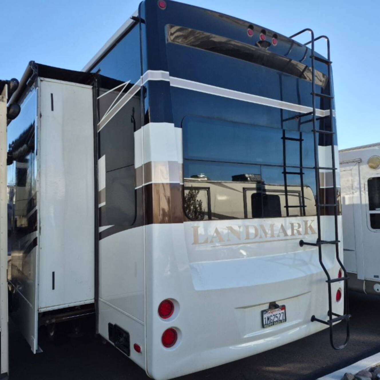 A photo of this 2016 Heartland Landmark 365 LM Syracuse