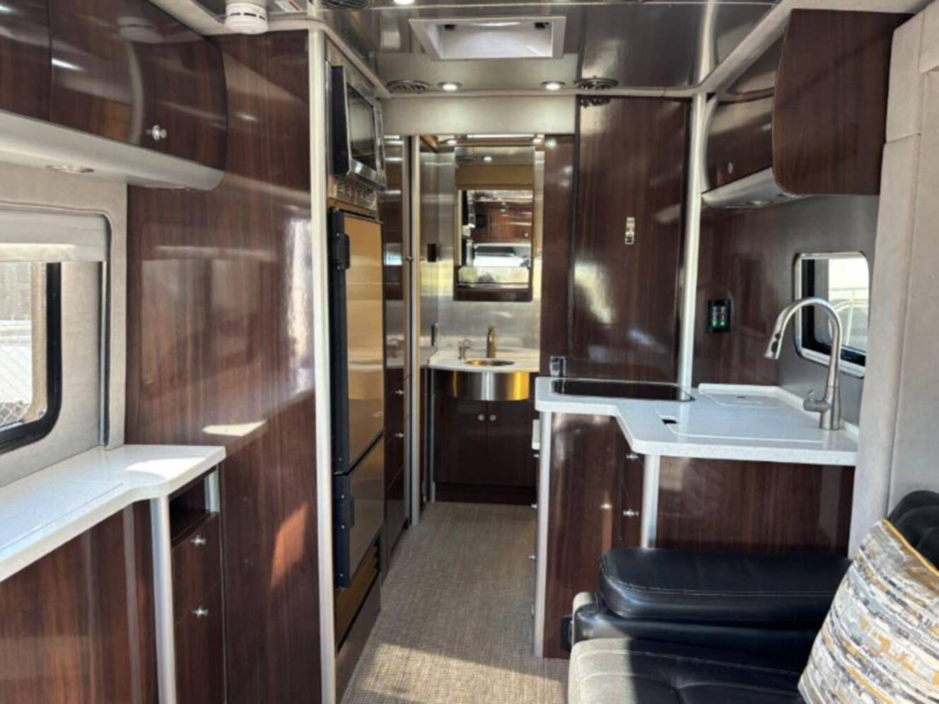 A photo of this 2019 Airstream Atlas Murphy Suite