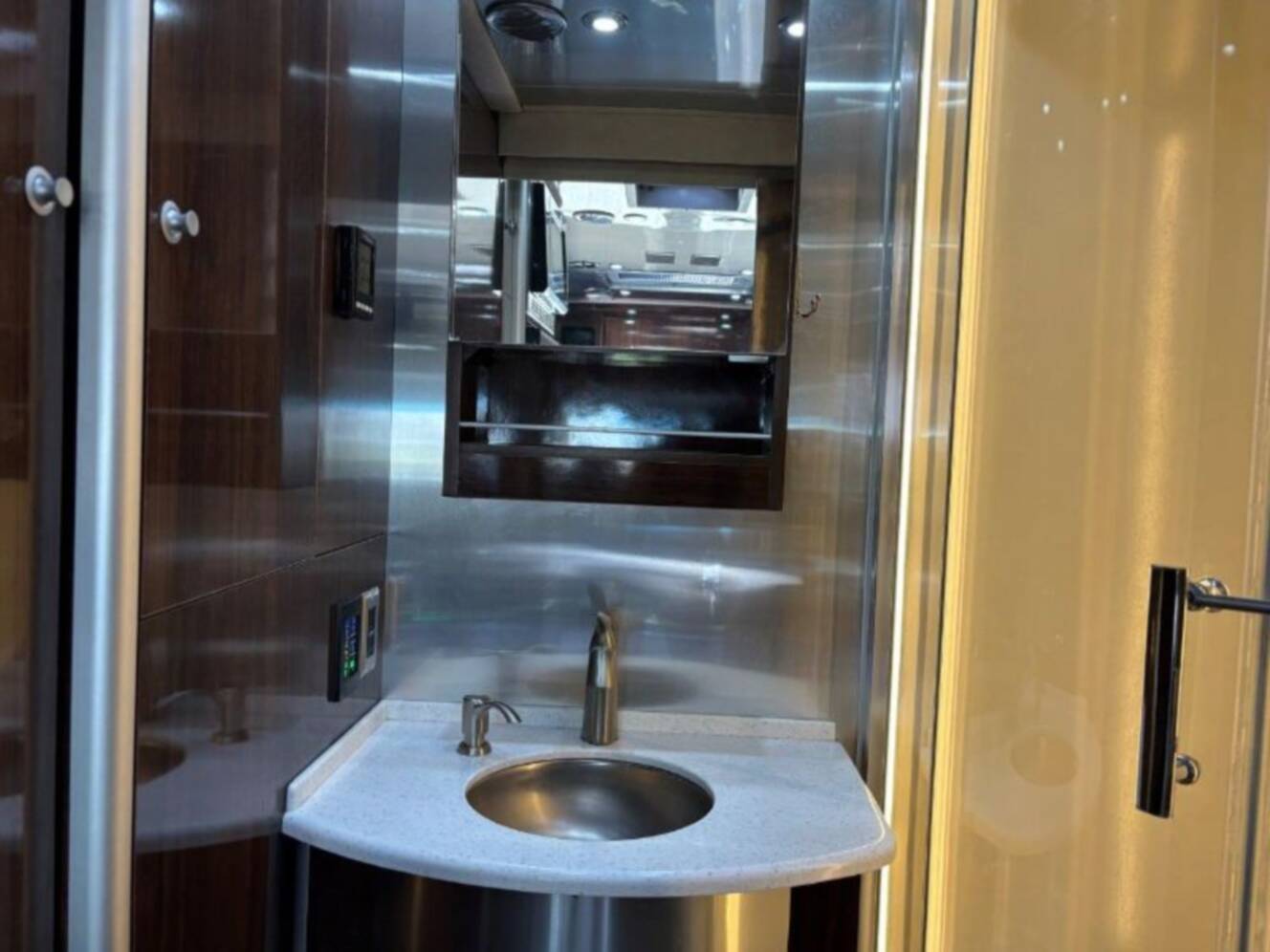 A photo of this 2019 Airstream Atlas Murphy Suite