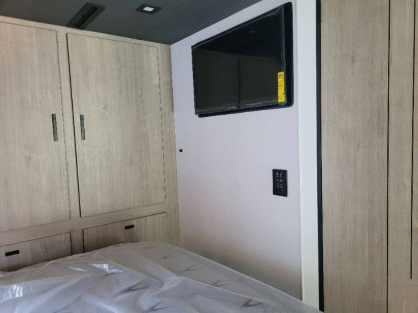 A photo of this 2026 Grand Design Lineage Series F 31ZW5