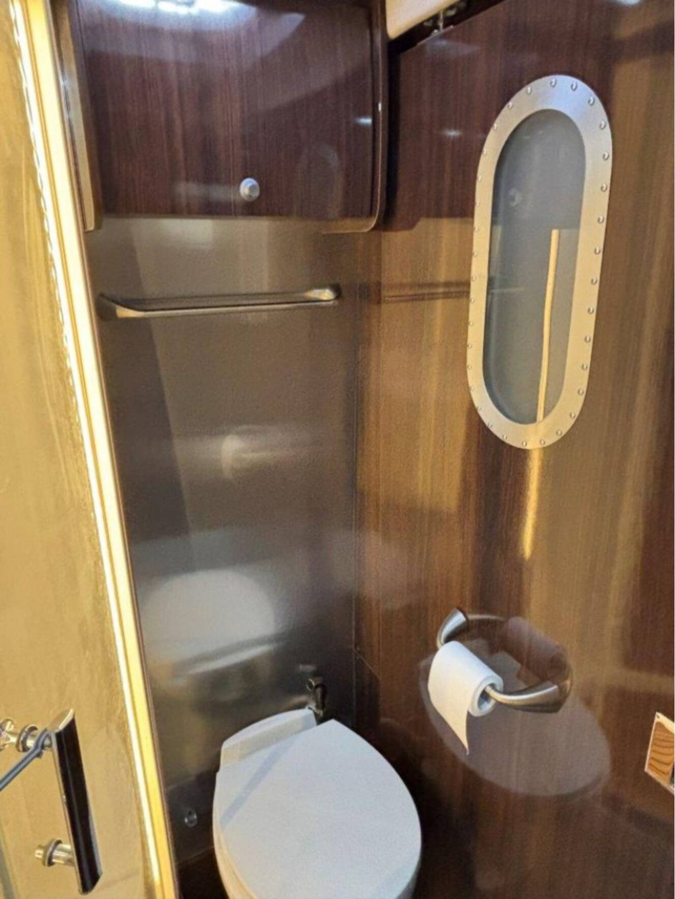 A photo of this 2019 Airstream Atlas Murphy Suite