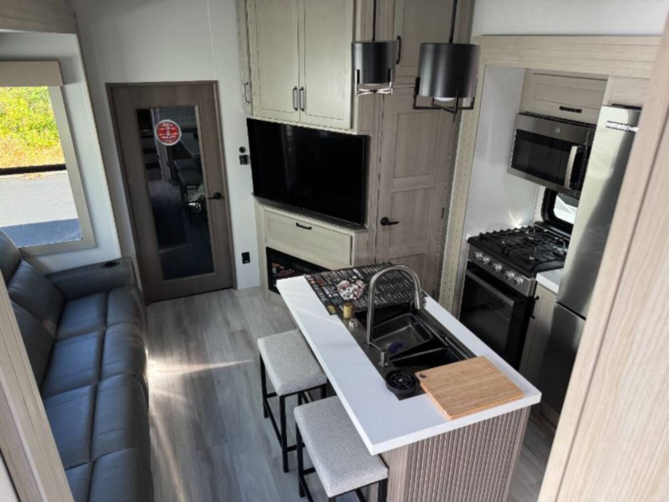 A photo of this 2025 Grand Design Momentum M-Class 351MS