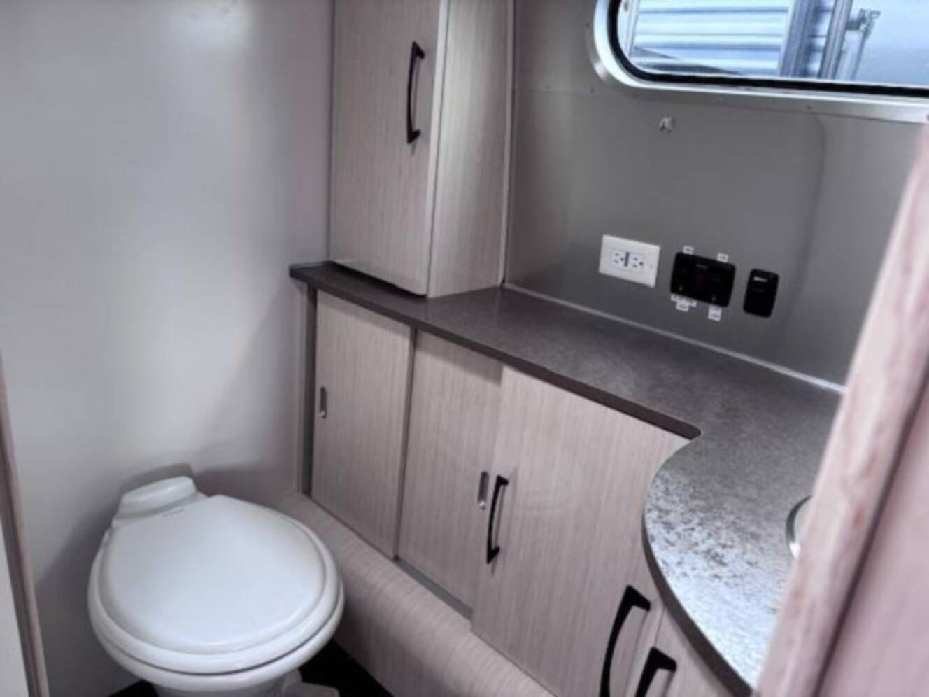 A photo of this 2017 Airstream International Serenity 30