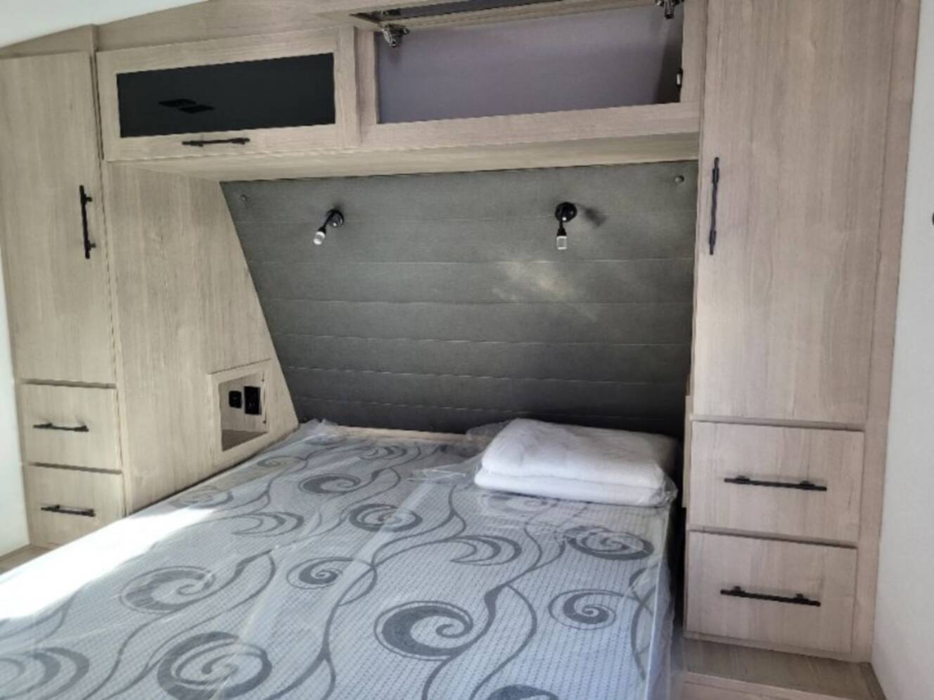 A photo of this 2025 Grand Design Imagine 2670MK