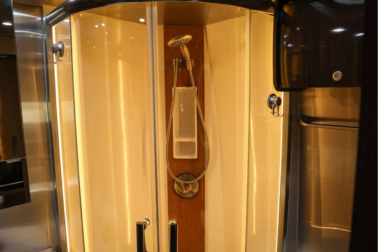A photo of this 2019 Airstream ATLAS MURPHY SUITE