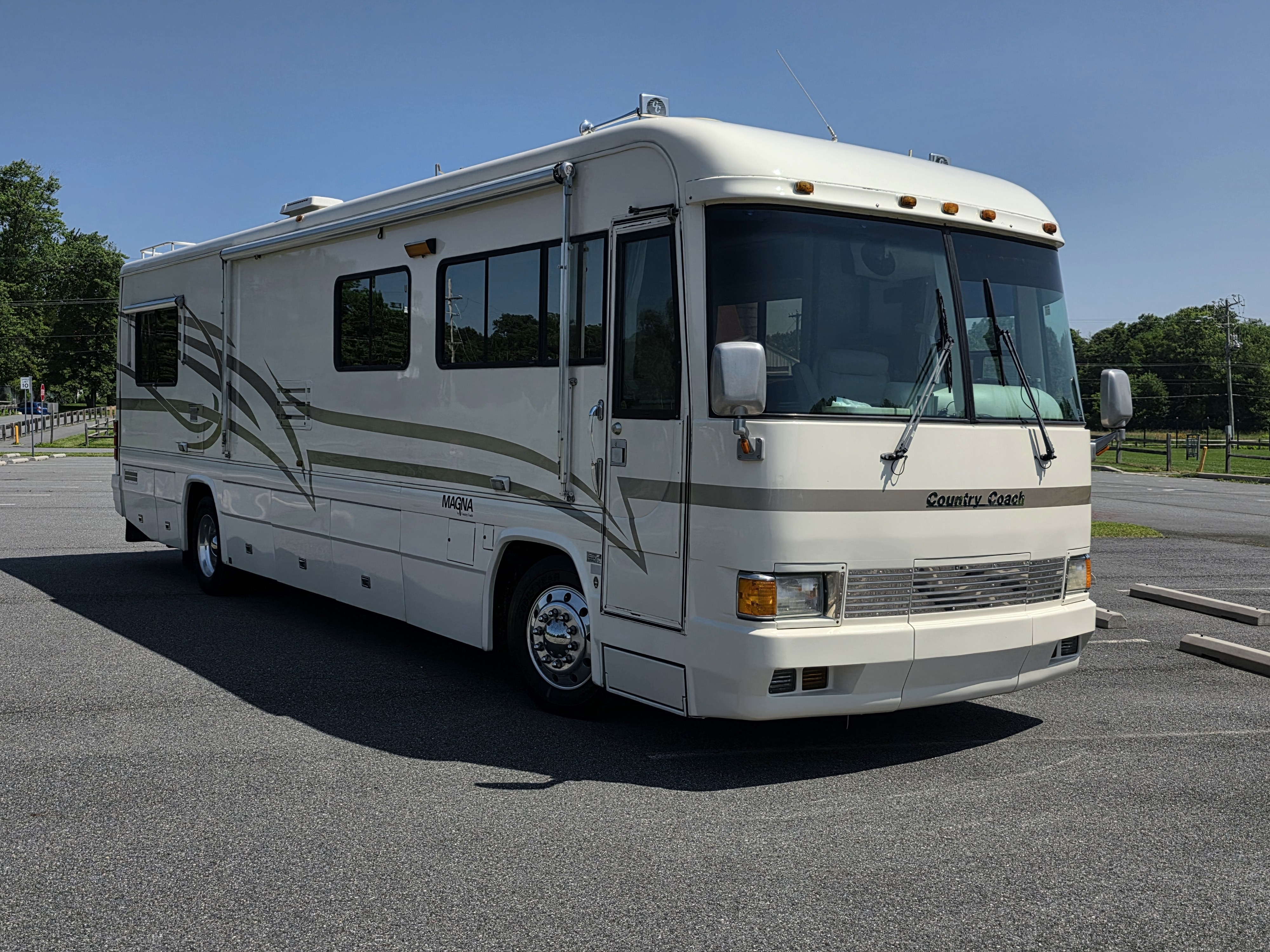 1998 Country Coach MAGNA 36 RV