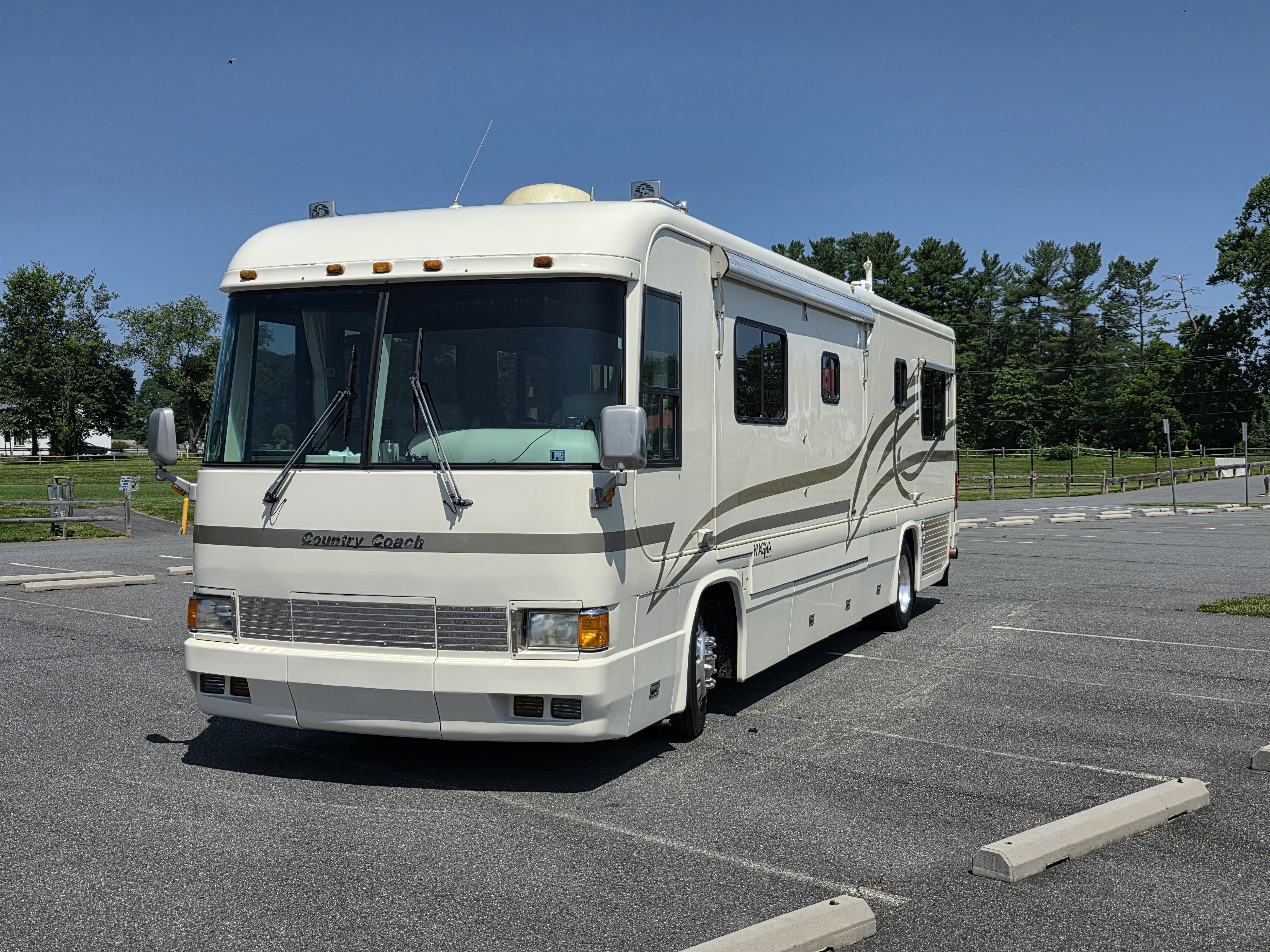 1998 Country Coach MAGNA 36 in west grove PA