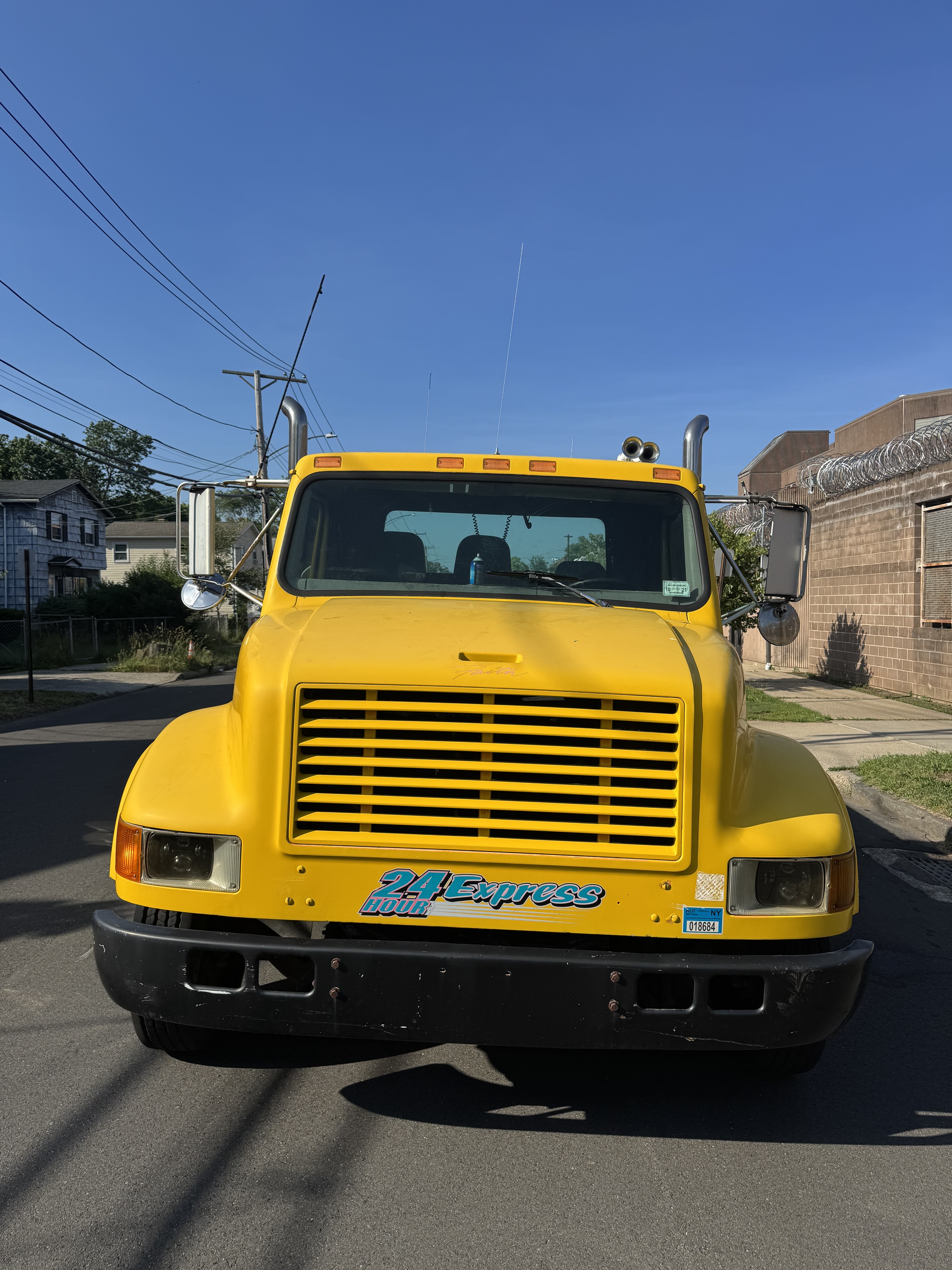 1999 INTERNATIONAL 4000 in New Haven, CT