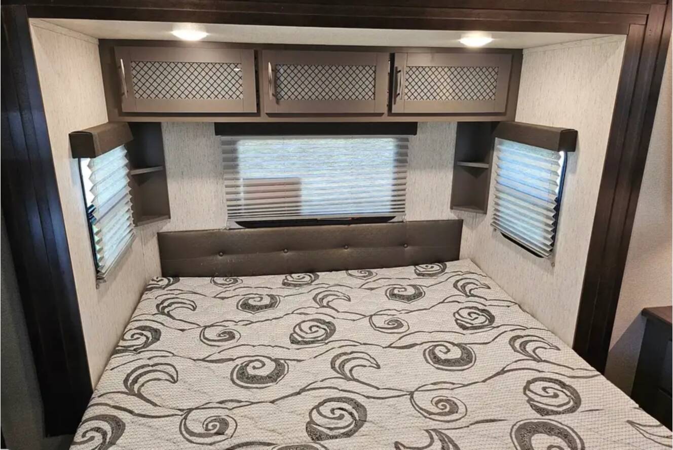 A photo of this 2023 Grand Design MOMENTUM G-CLASS 23G