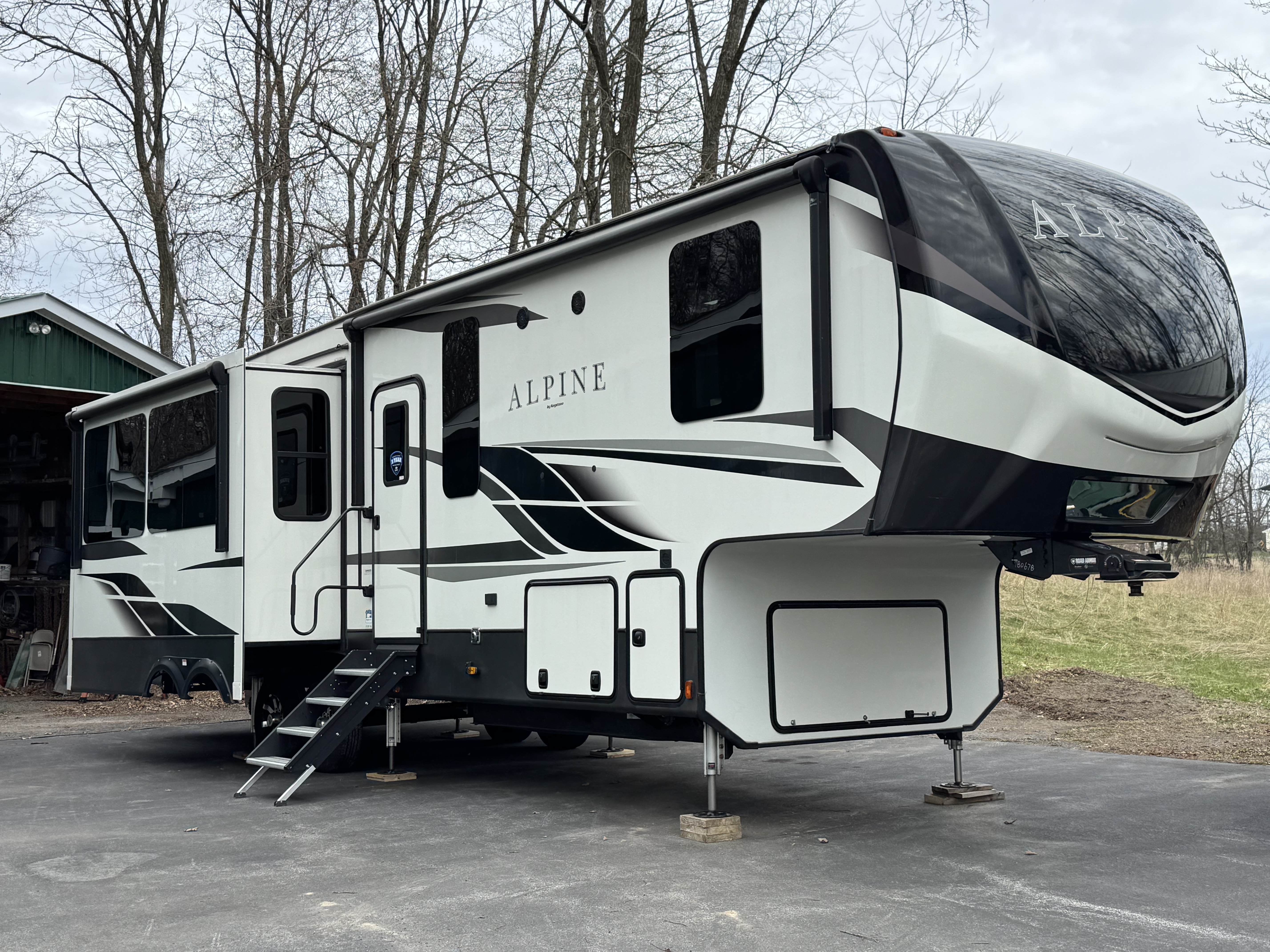 2021 Keystone ALPINE 3220RL RV