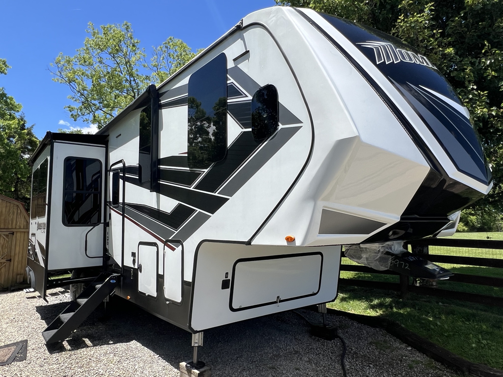 2022 Grand Design MOMENTUM M-CLASS 351M in taylorsville KY