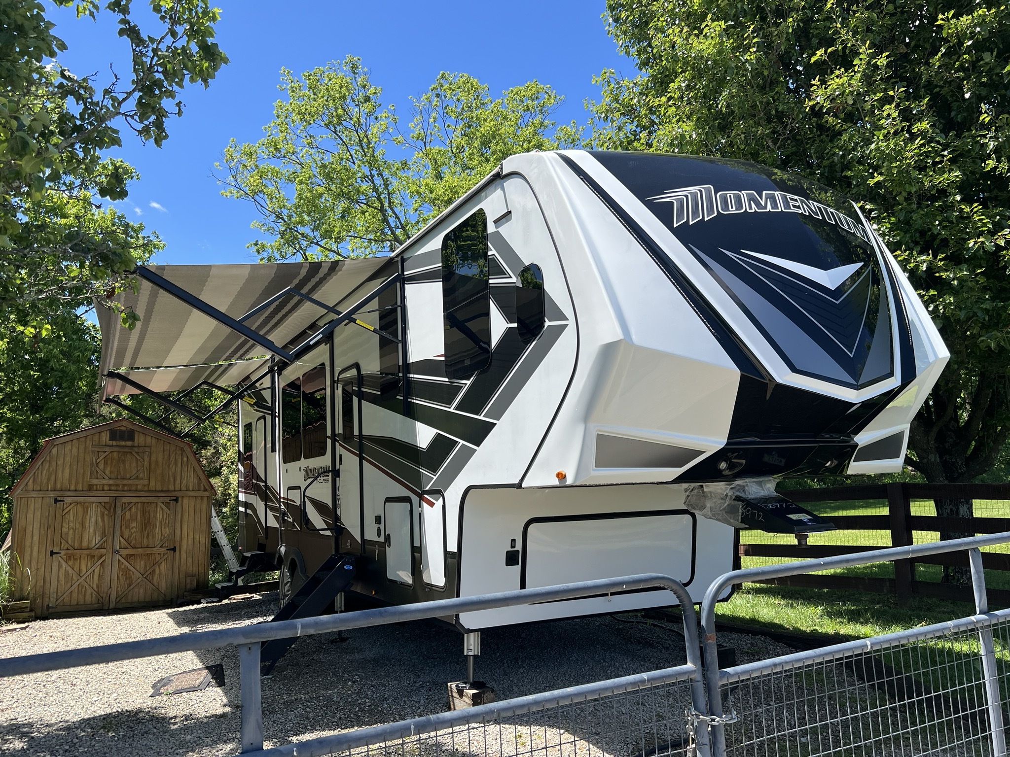 2022 Grand Design MOMENTUM M-CLASS 351M in taylorsville KY