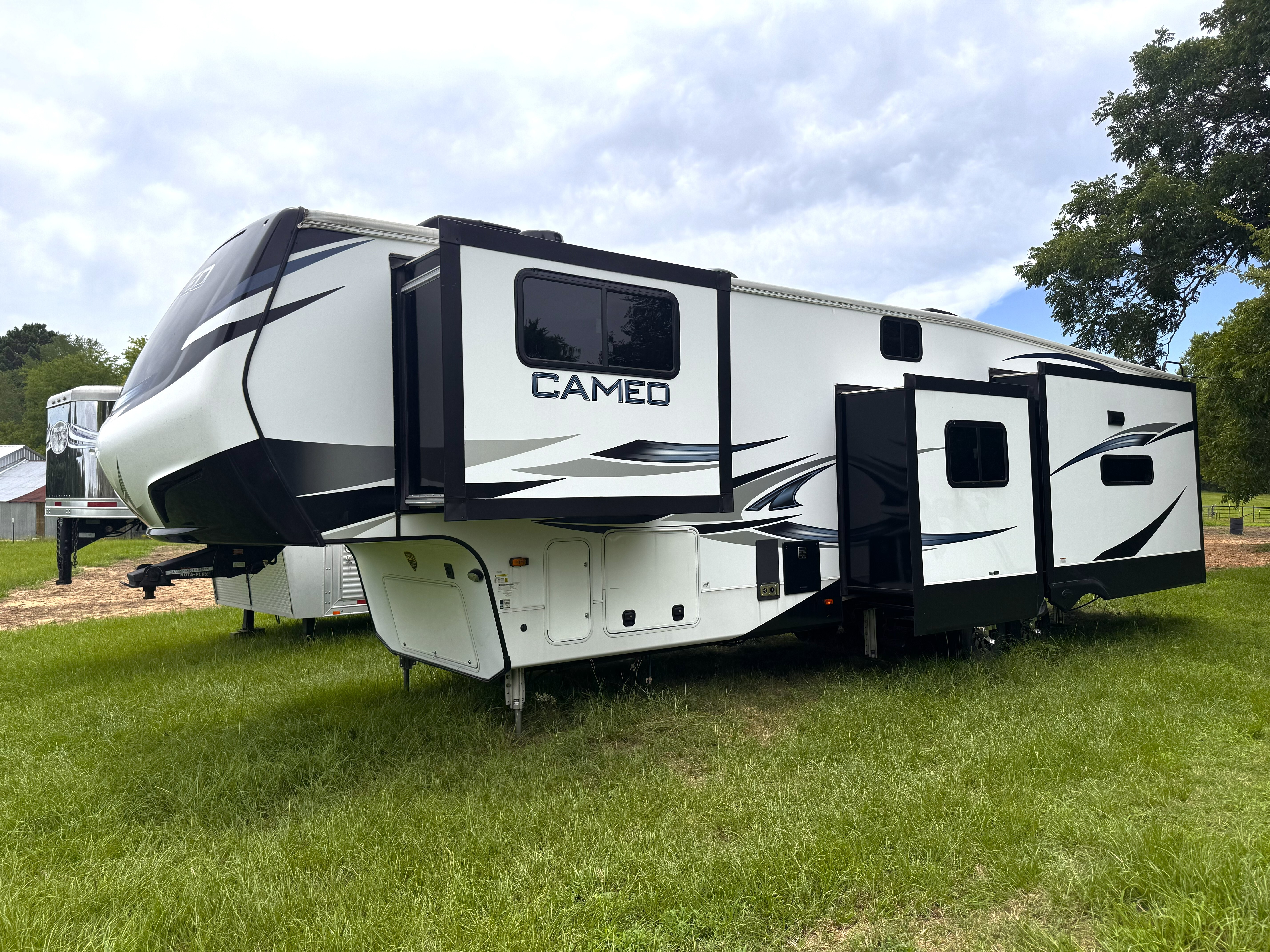 2023 Crossroads CAMEO 3961MB RV