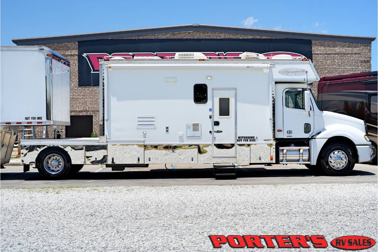 A photo of this 2004 Renegade Sport Deck 17TLQ Toterhome
