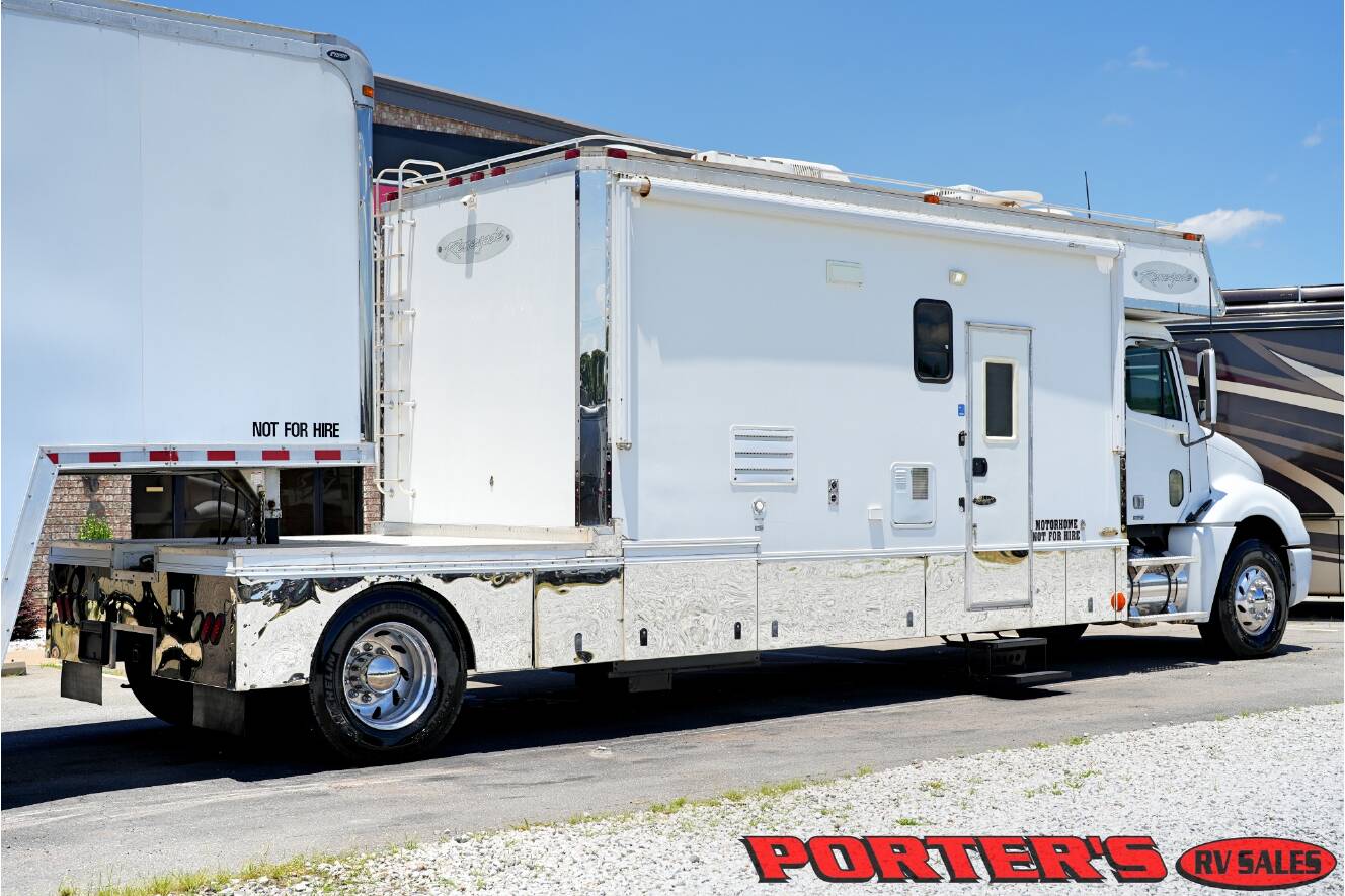 A photo of this 2004 Renegade Sport Deck 17TLQ Toterhome