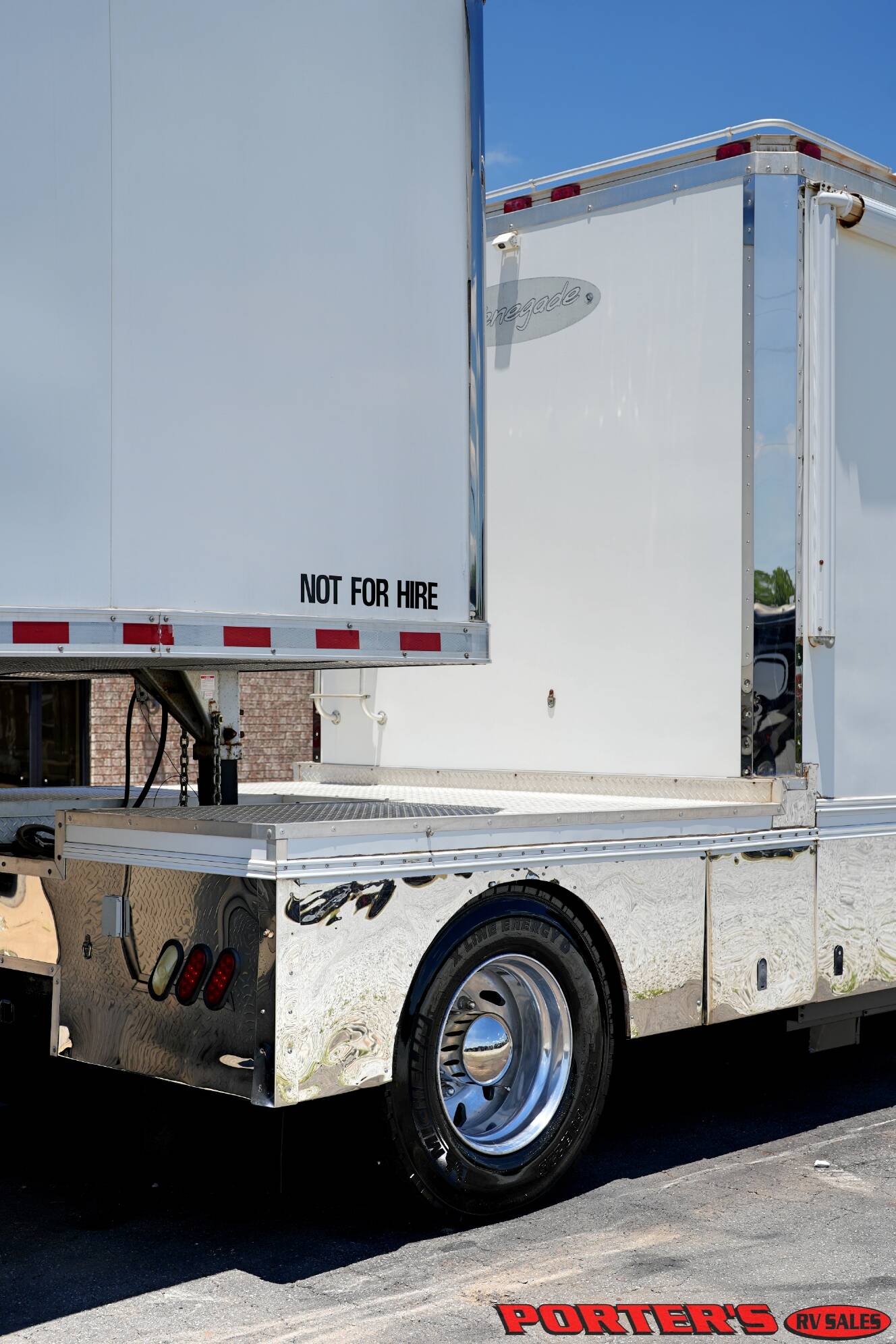 A photo of this 2004 Renegade Sport Deck 17TLQ Toterhome